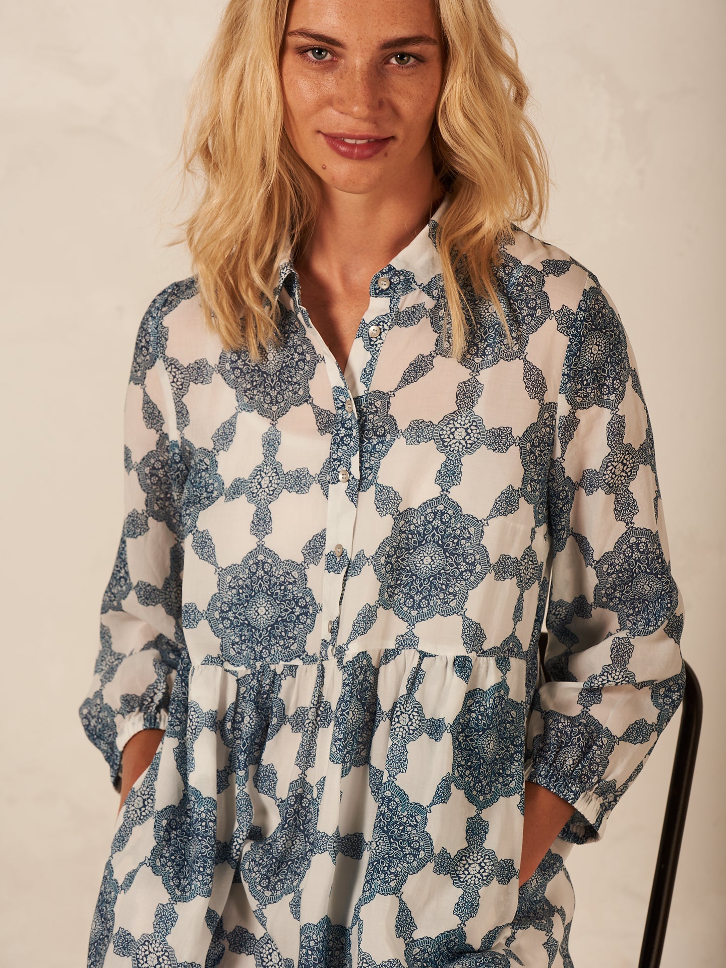 Dress with collar