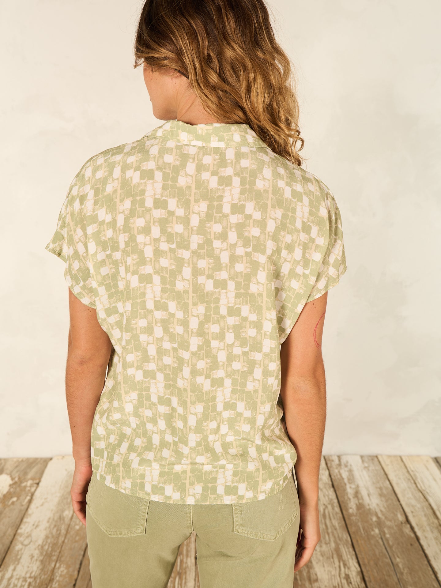 blouse avec patte de boutonnage