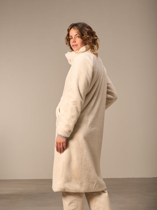 Mantel aus Kunstpelz