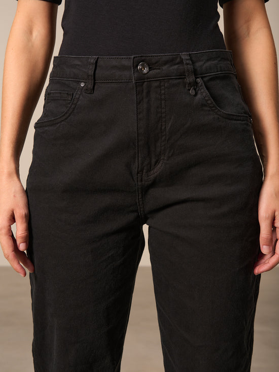 Barrel-leg trousers