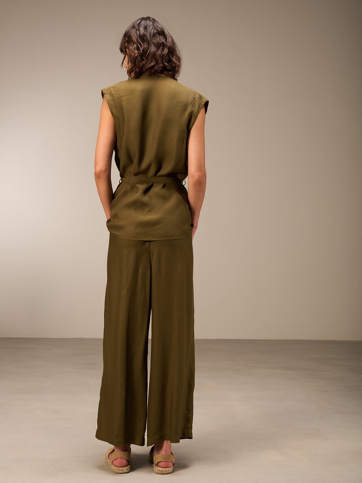 Vest with belt