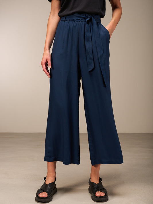 Hose mit Gürtel