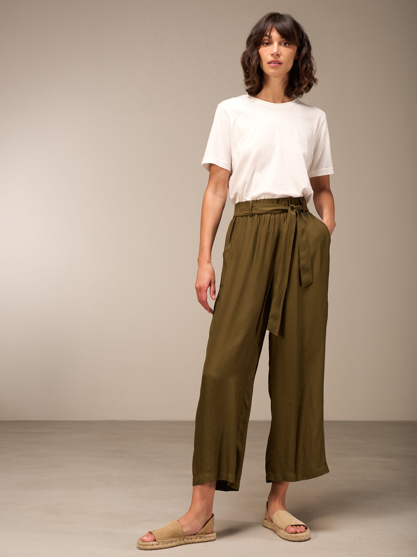 Pants with belt