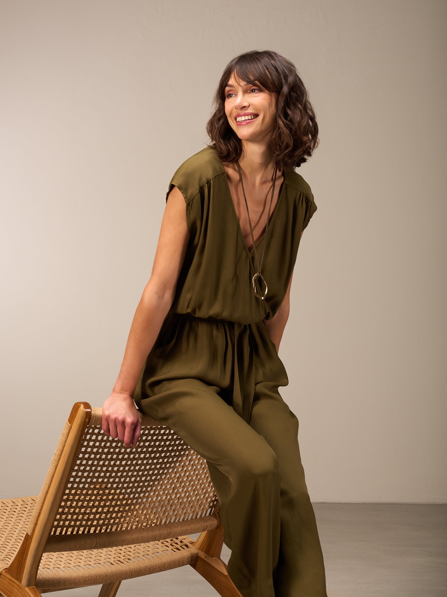 Tuta jumpsuit con scollo a V