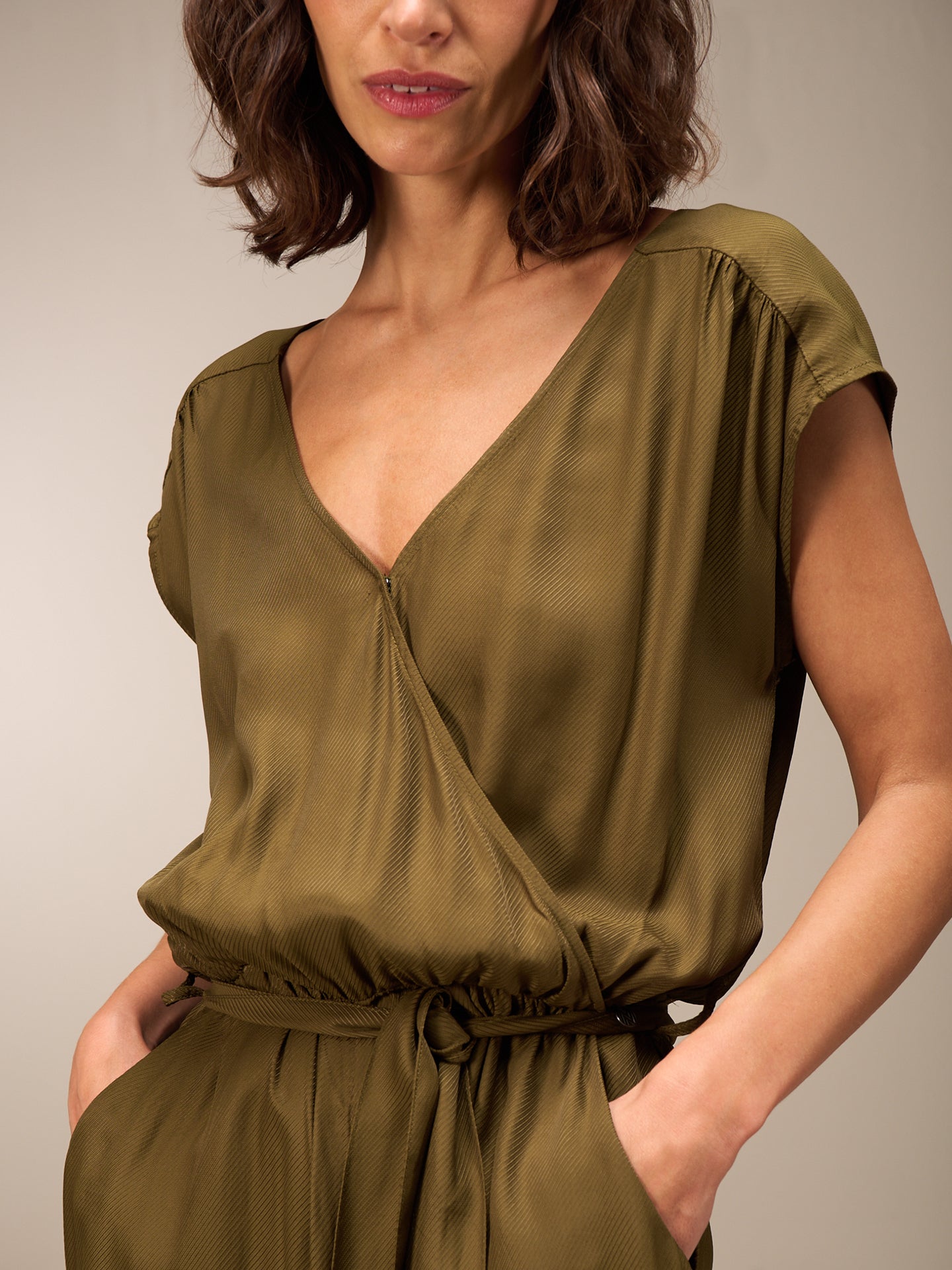 Tuta jumpsuit con scollo a V