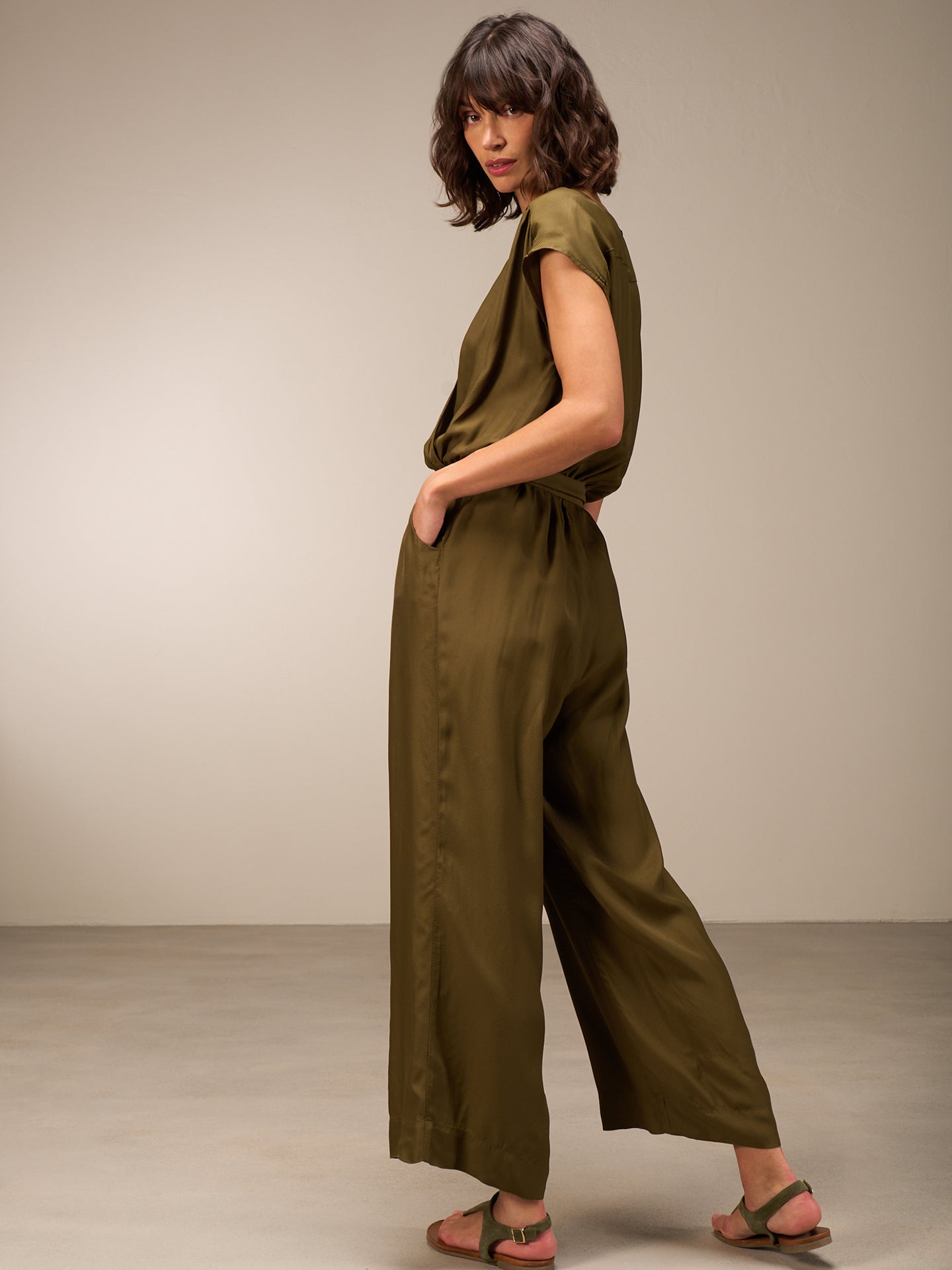 Tuta jumpsuit con scollo a V