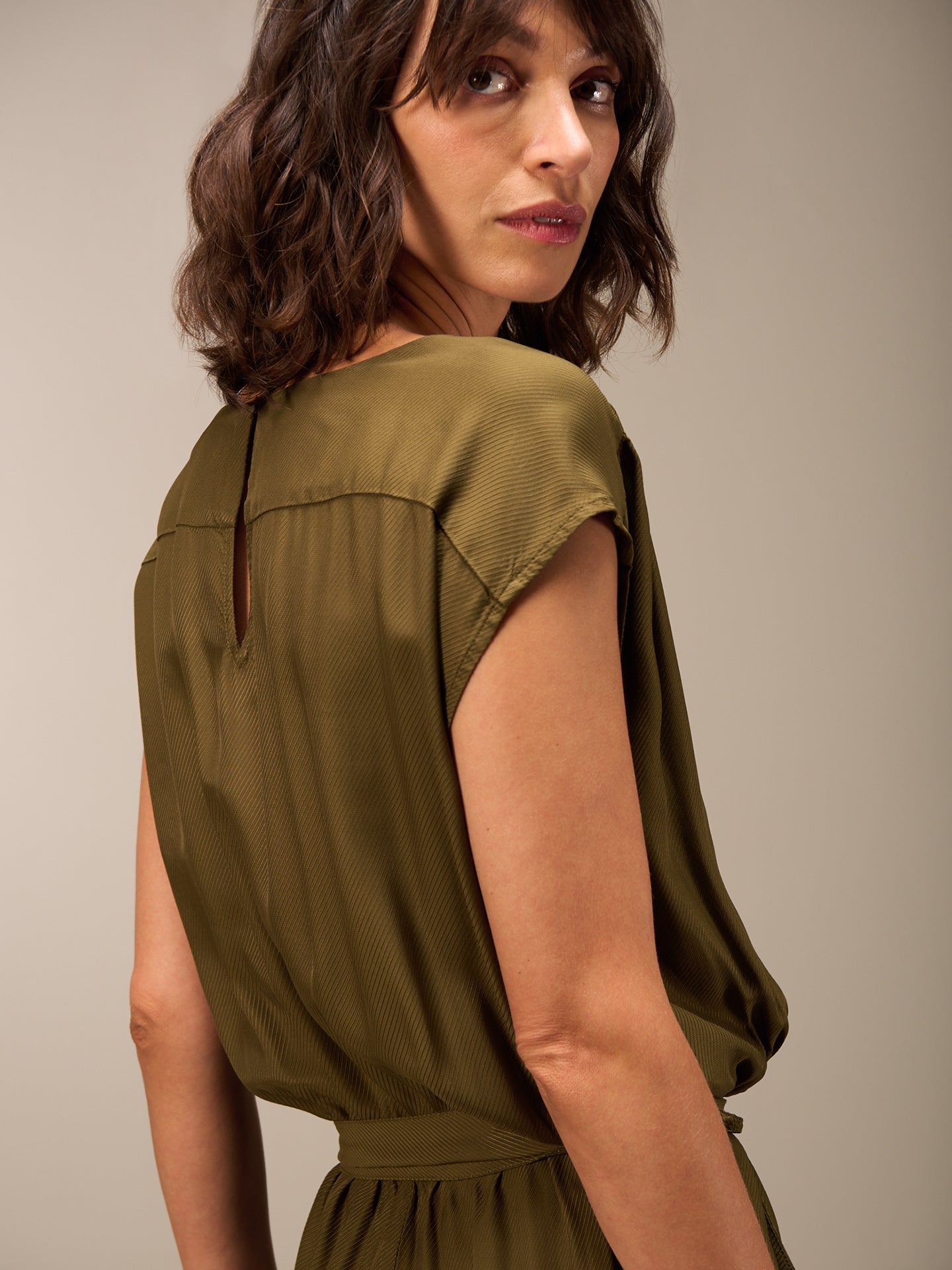 Jumpsuit mit V-Ausschnitt