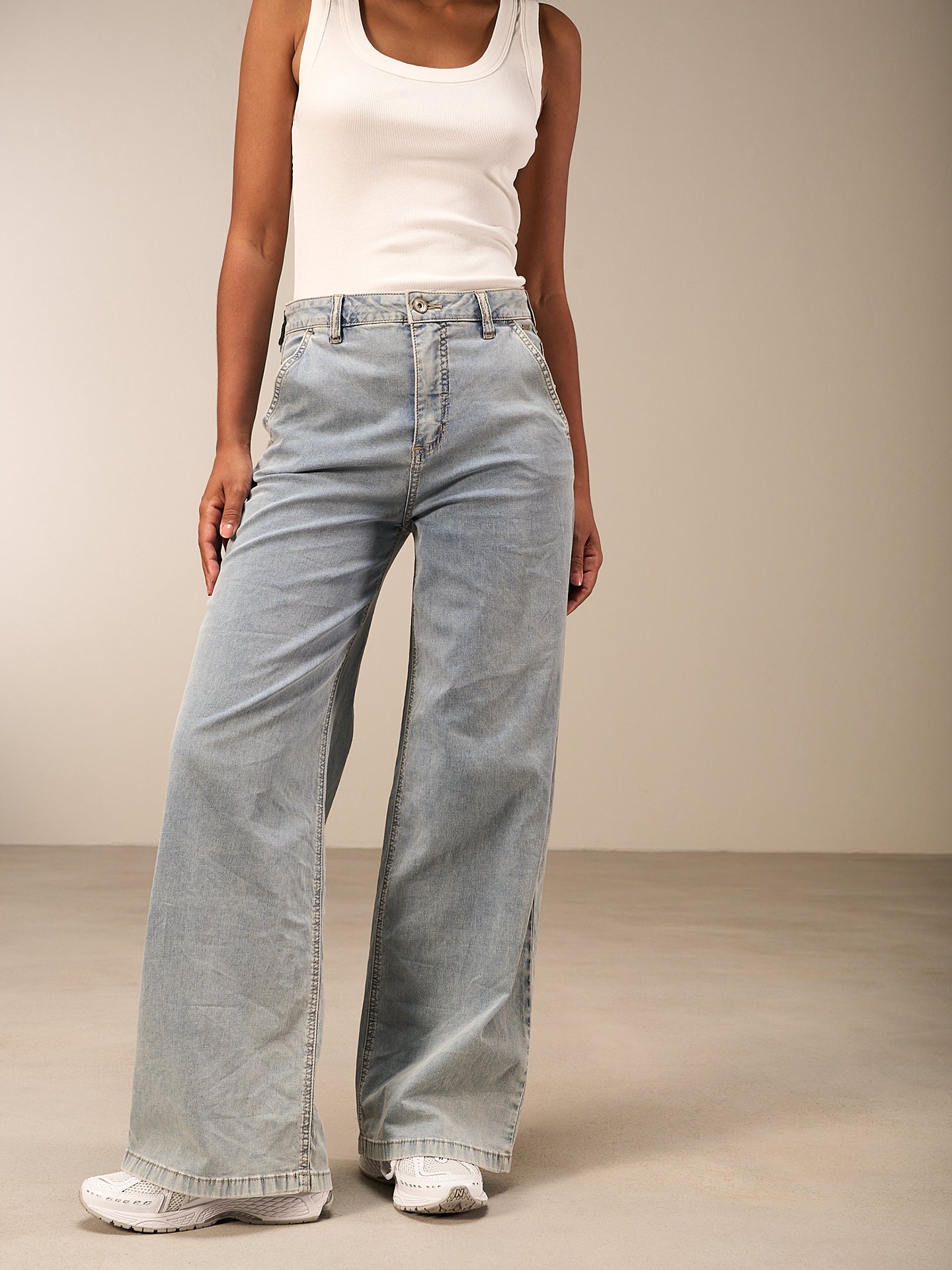 Wide-leg jeans