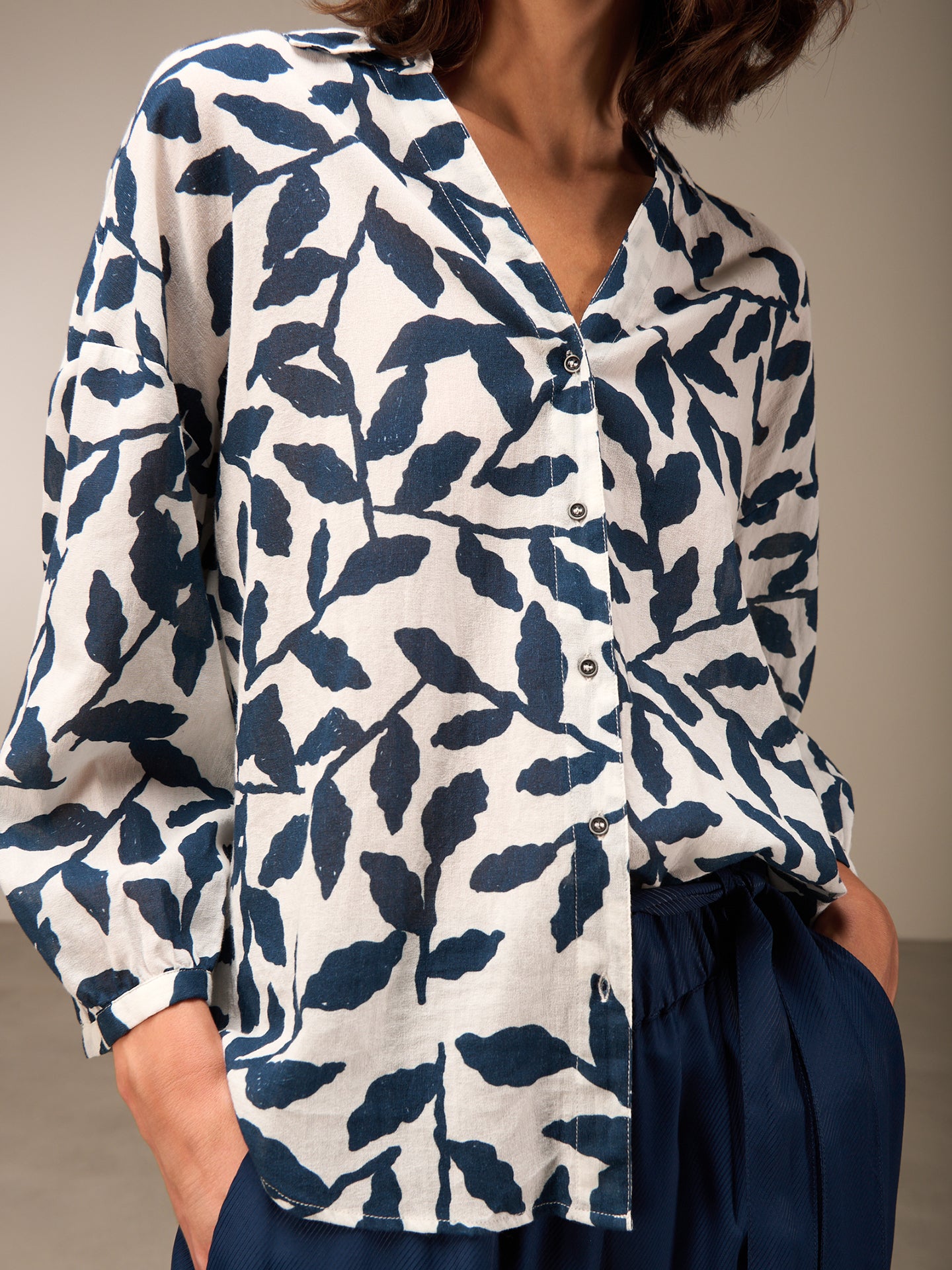 Blusa con abbottonatura