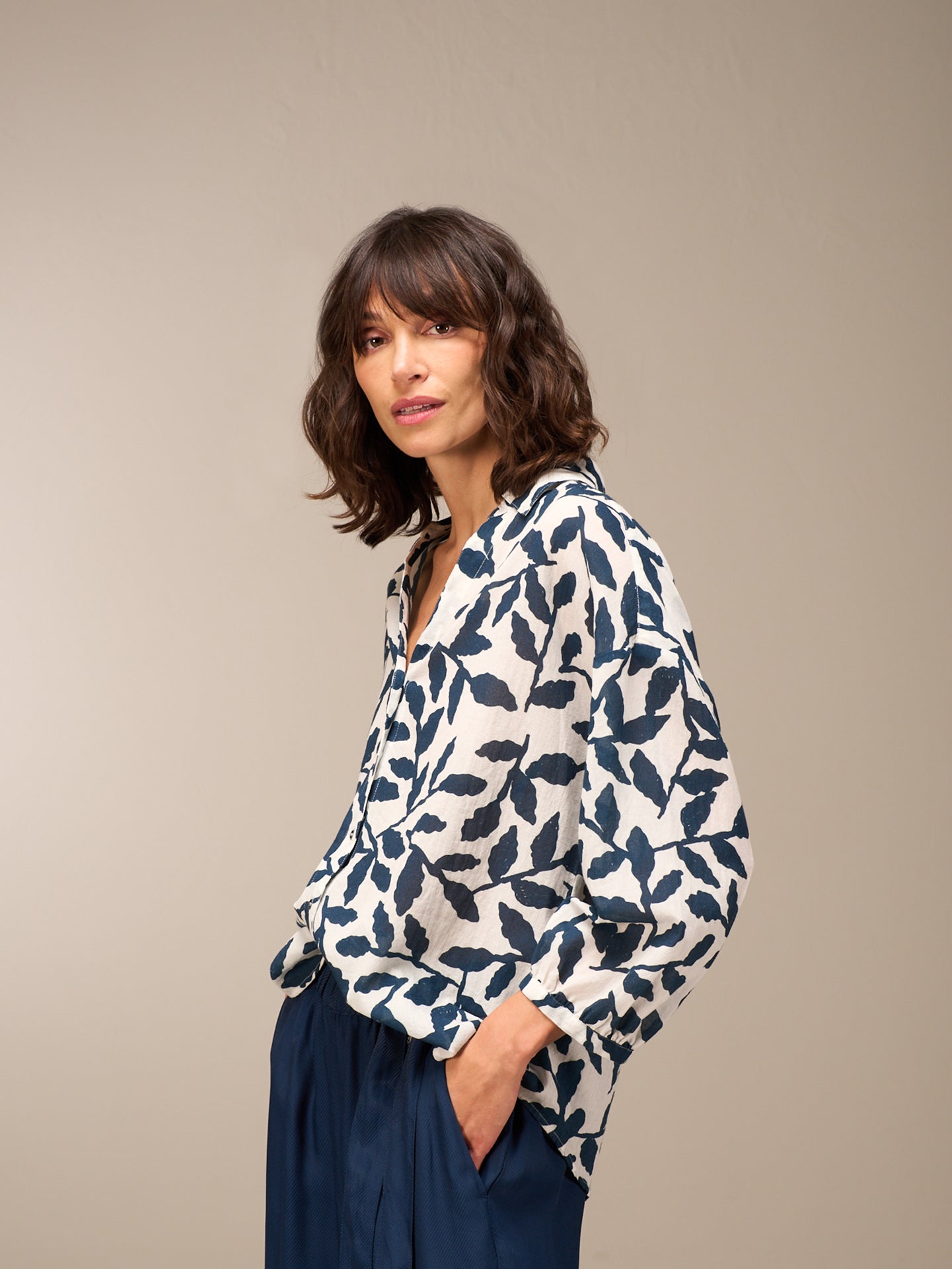 Blusa con abbottonatura