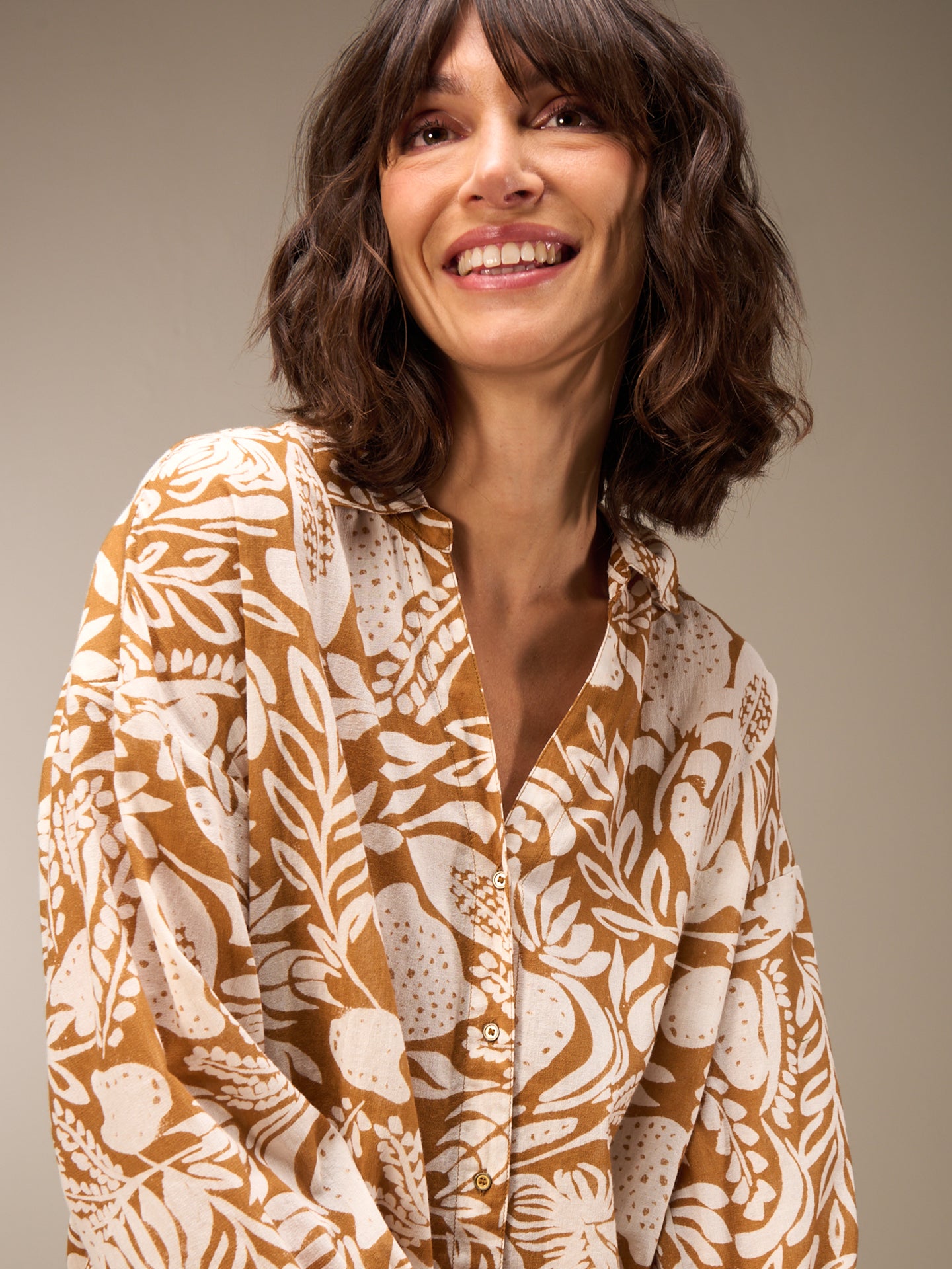 Blusa con abbottonatura