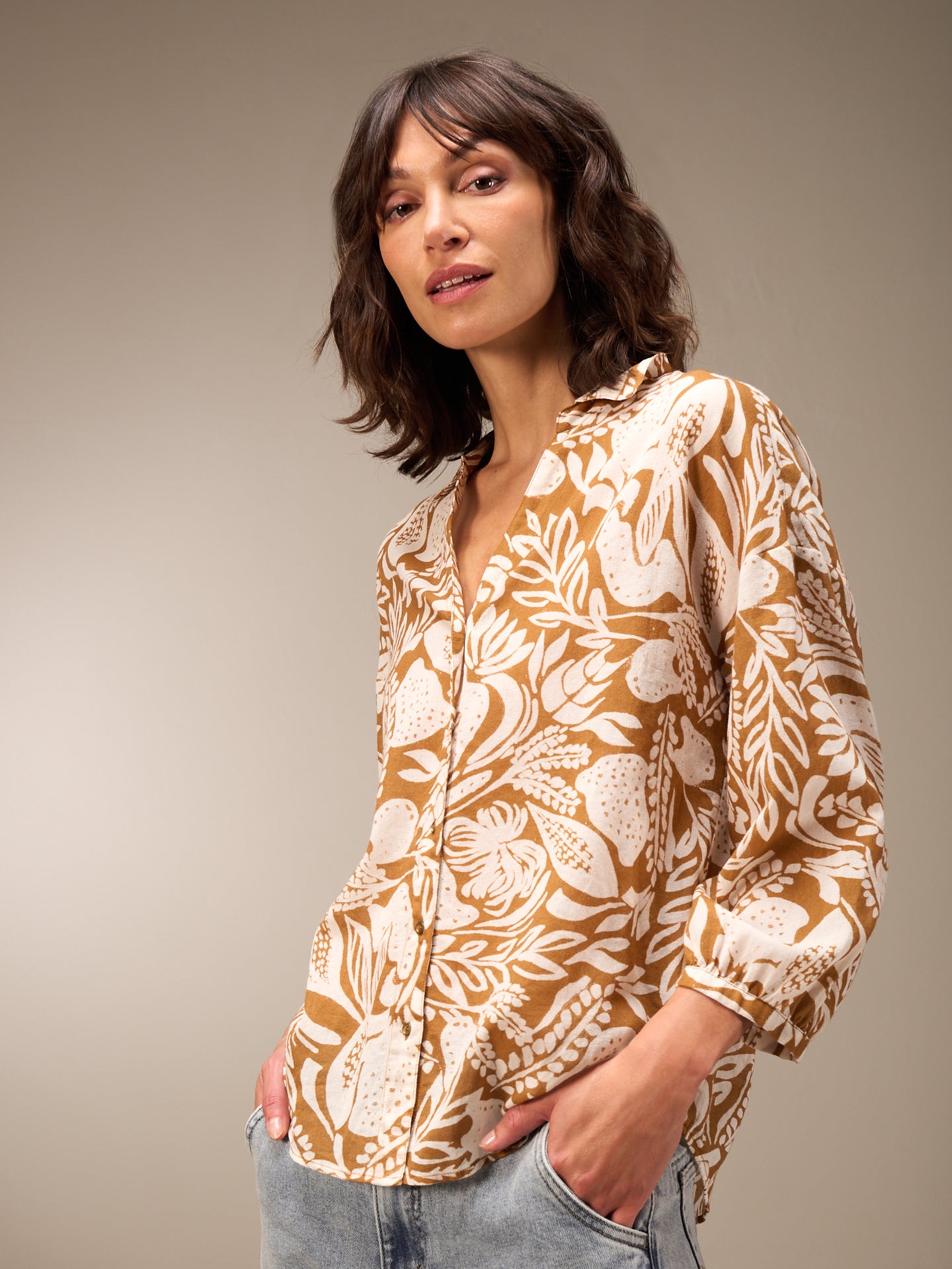 Blusa con abbottonatura