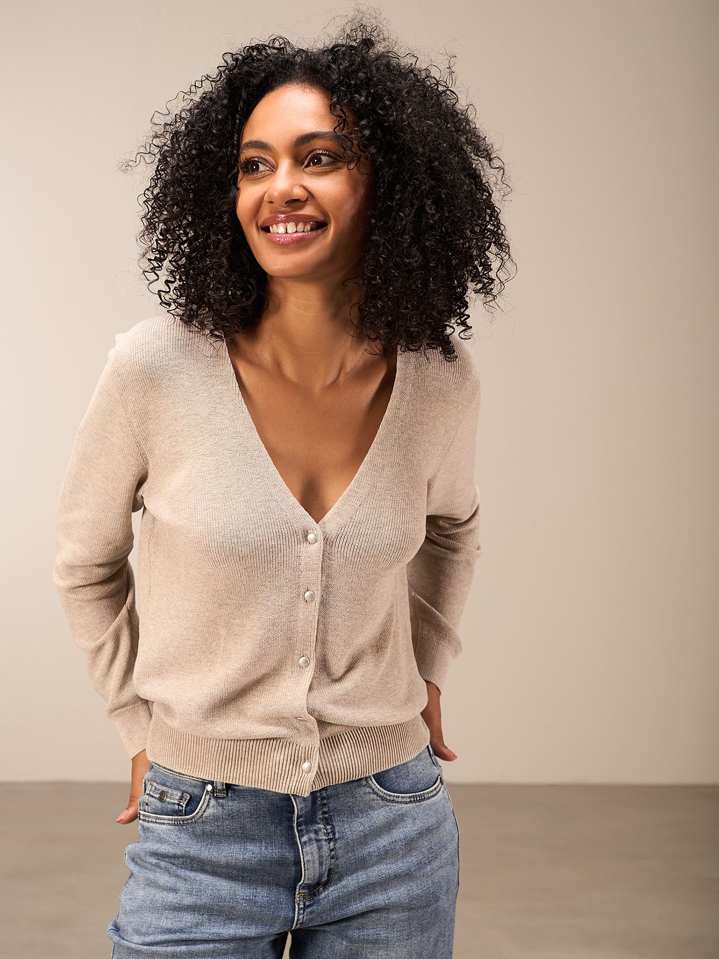 Strickjacke mit V-Ausschnitt