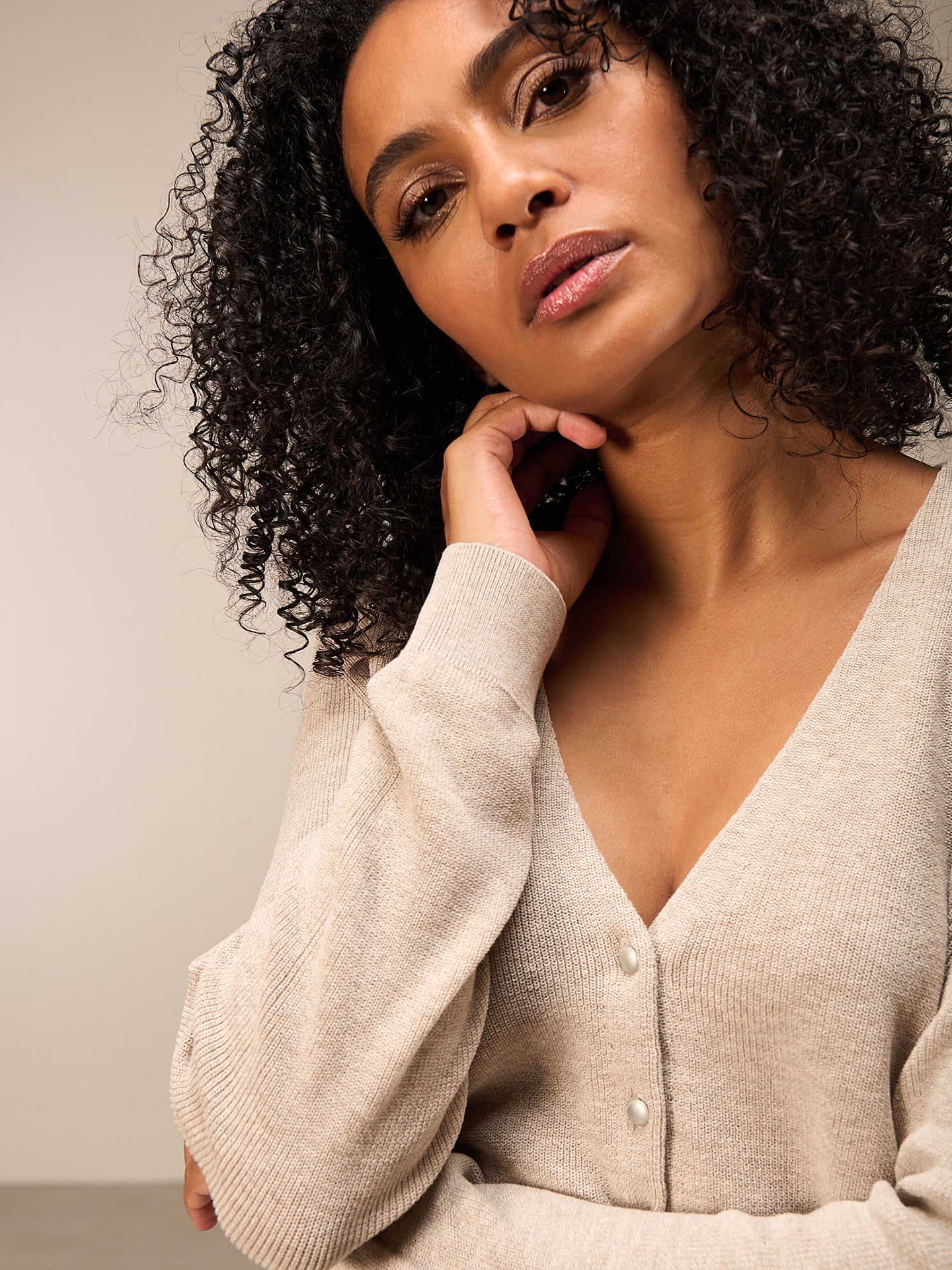 Strickjacke mit V-Ausschnitt