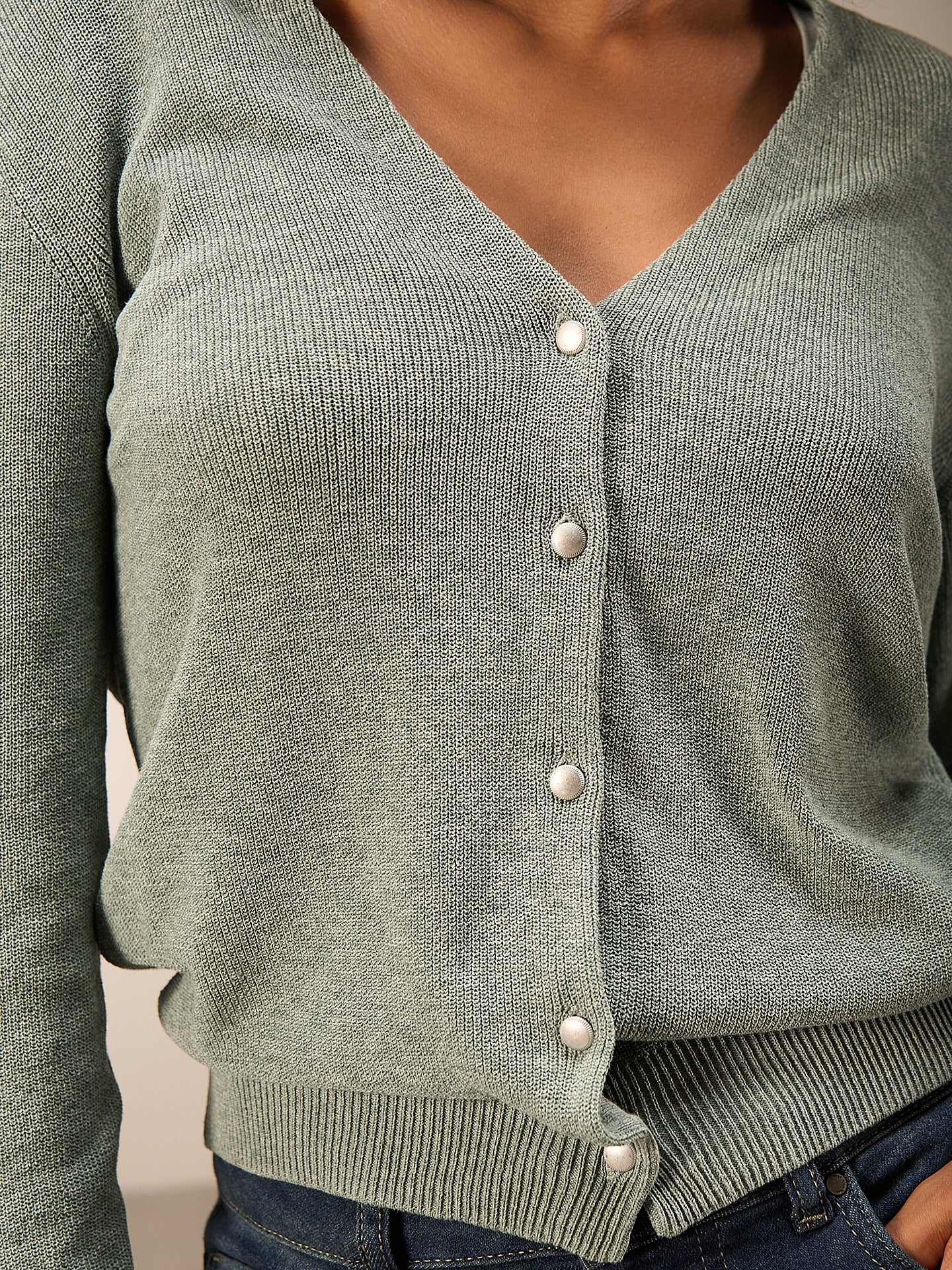 Strickjacke mit V-Ausschnitt