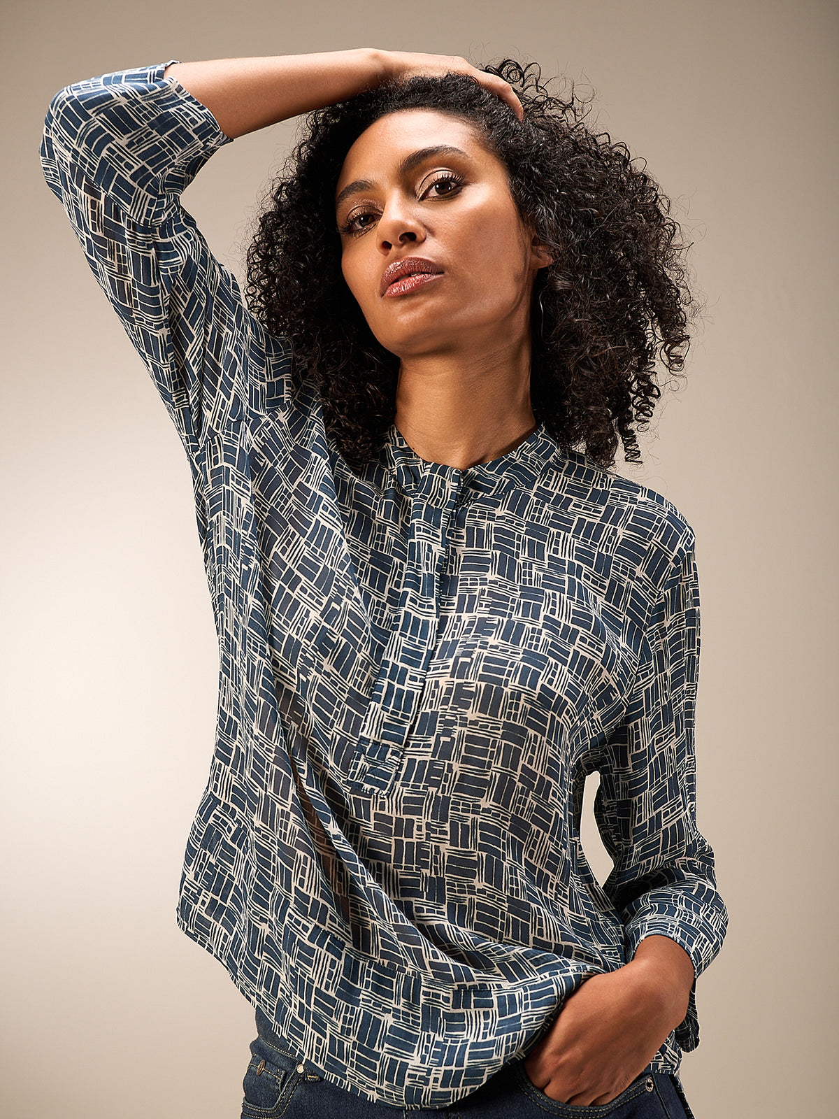 3/4-sleeved blouse