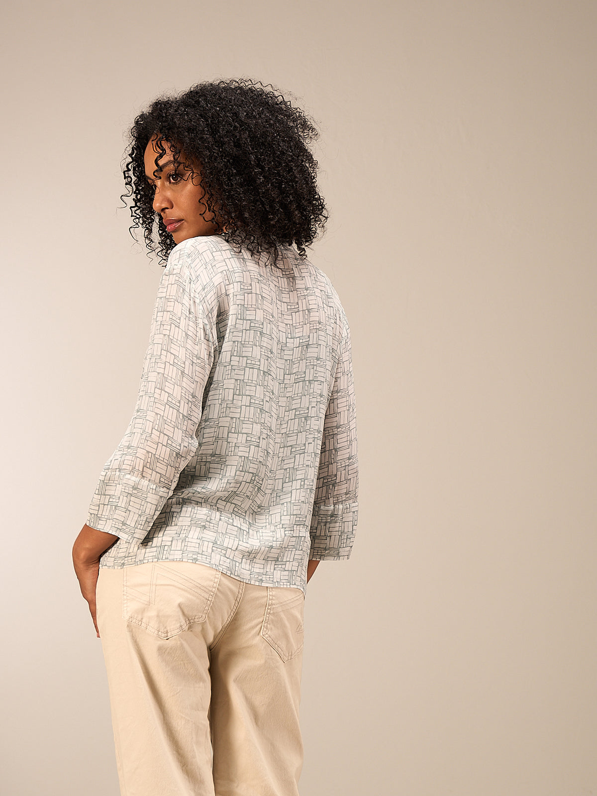 3/4-sleeved blouse