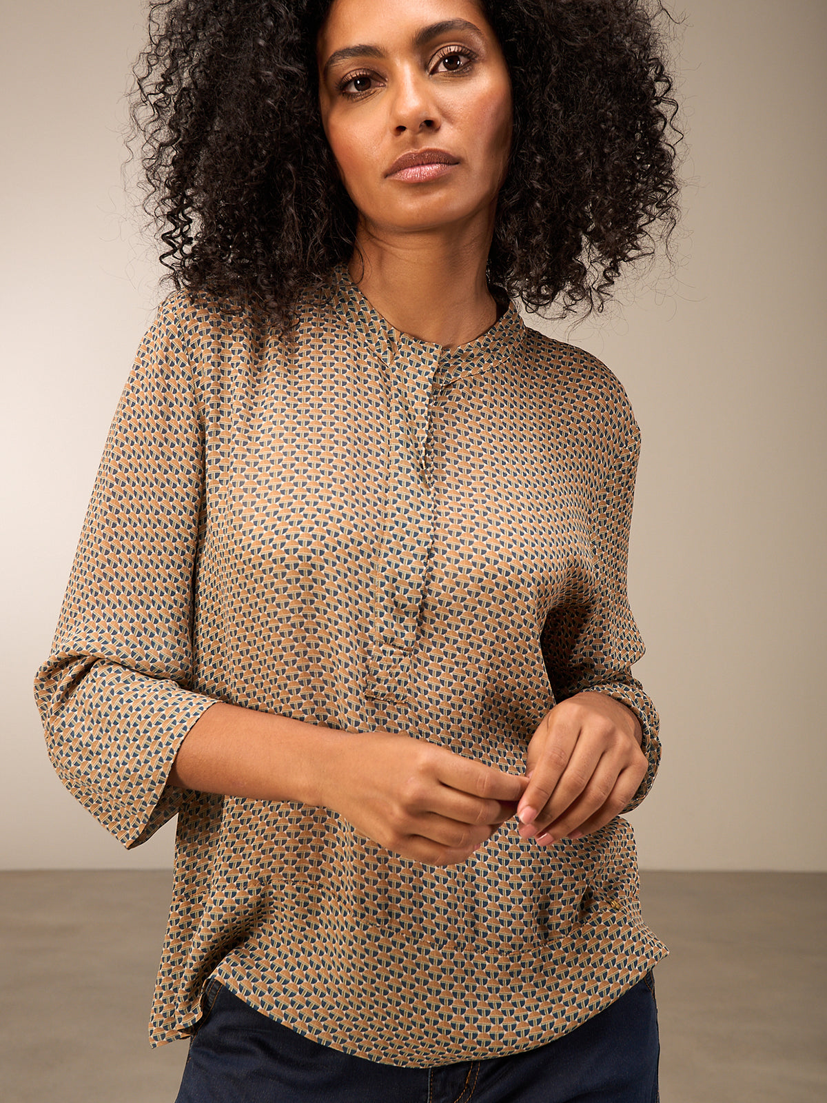 3/4-sleeved blouse