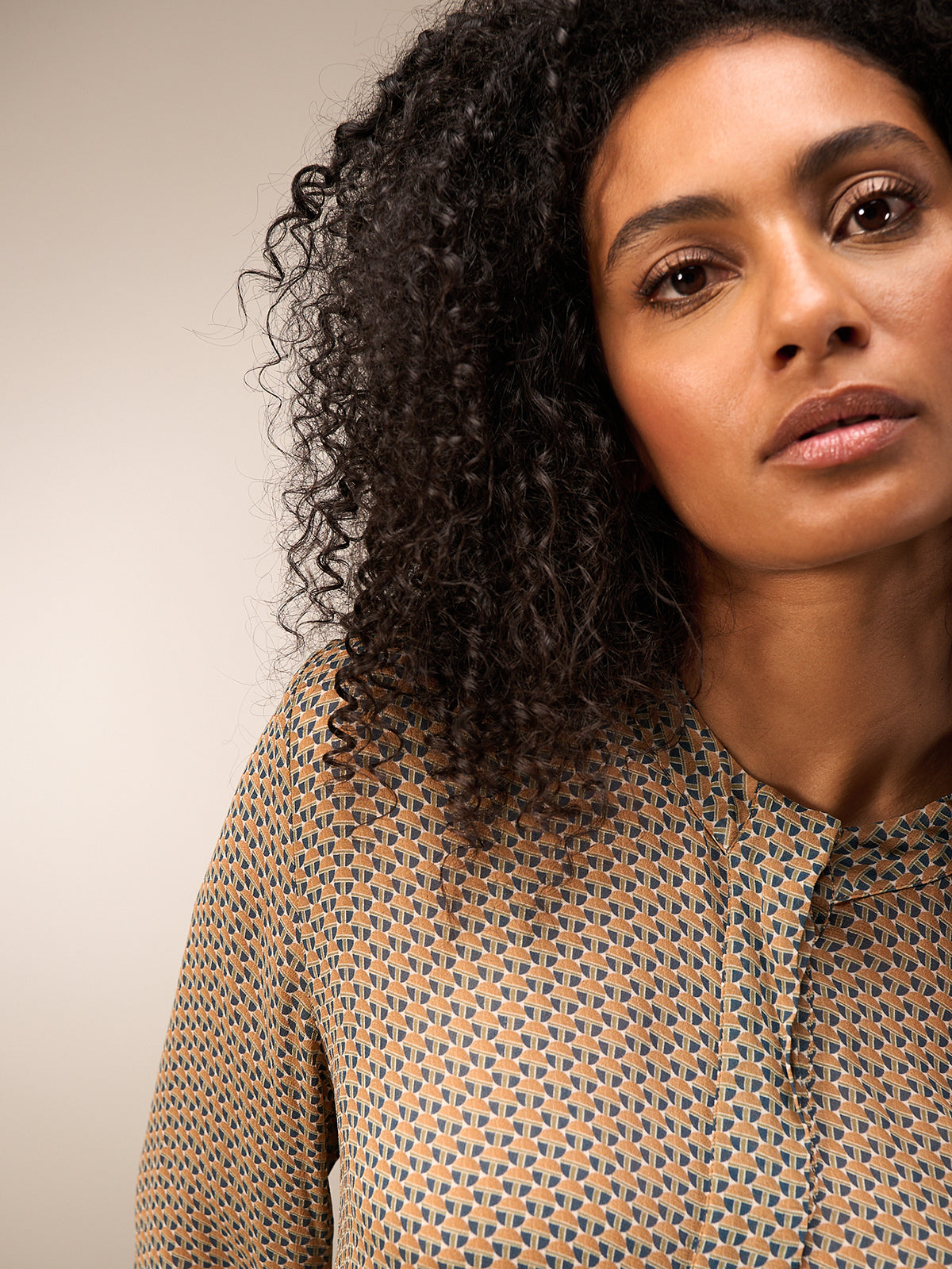 3/4-sleeved blouse