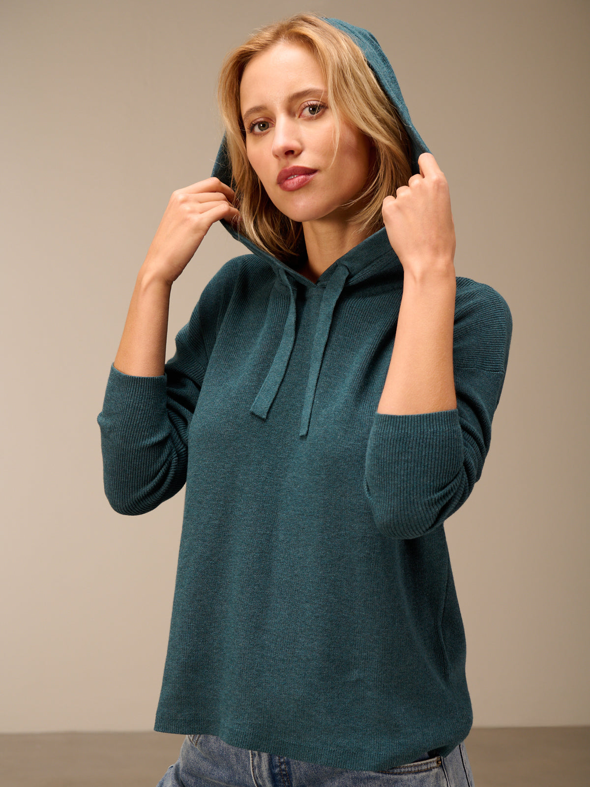 Maglione con cappuccio