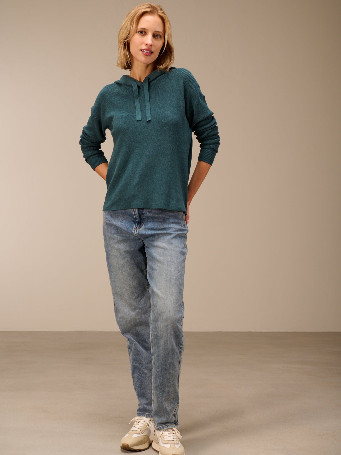 Hooded sweater