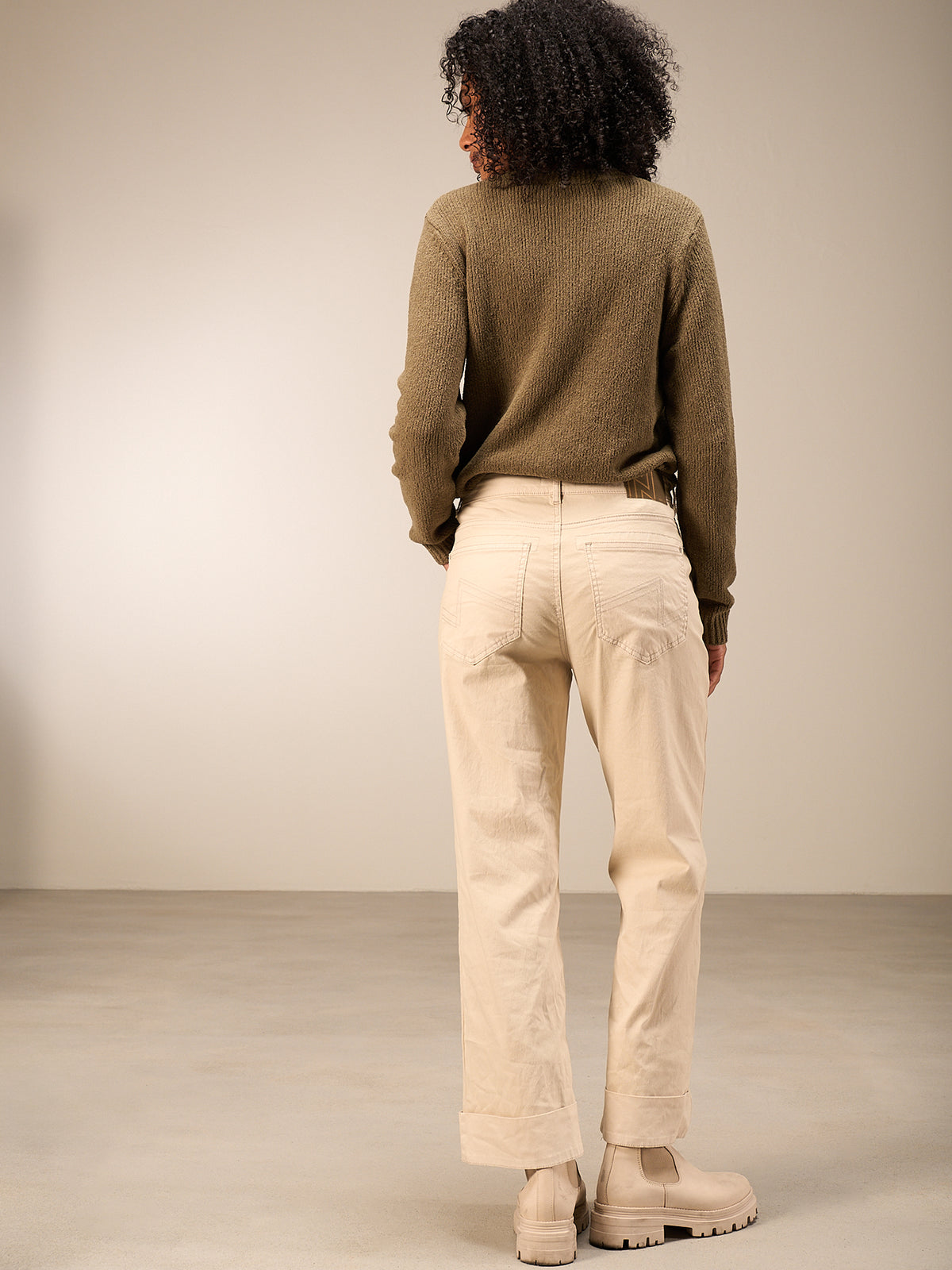Straight-leg trousers