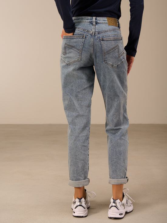 Loose jeans