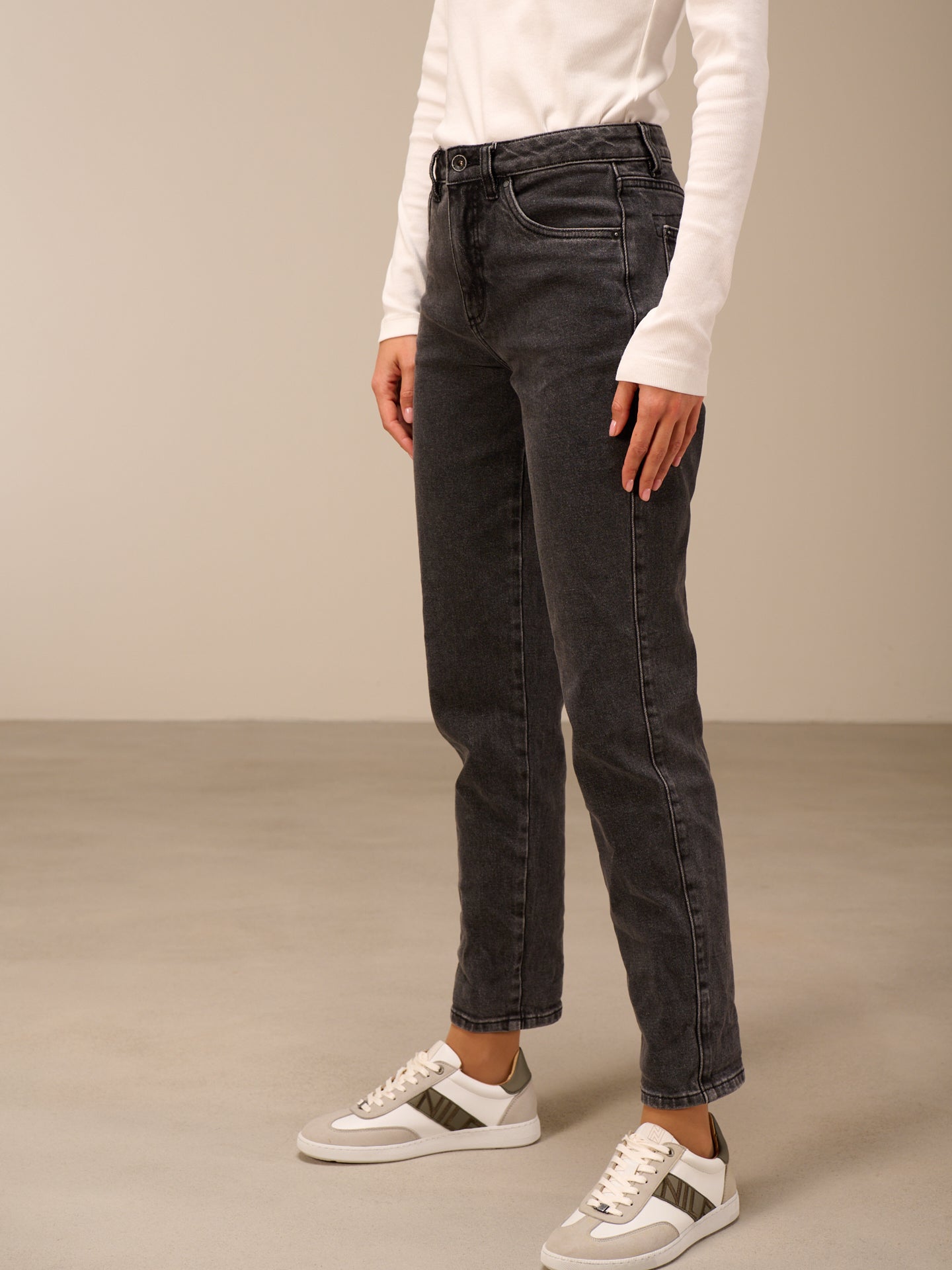 Loose jeans