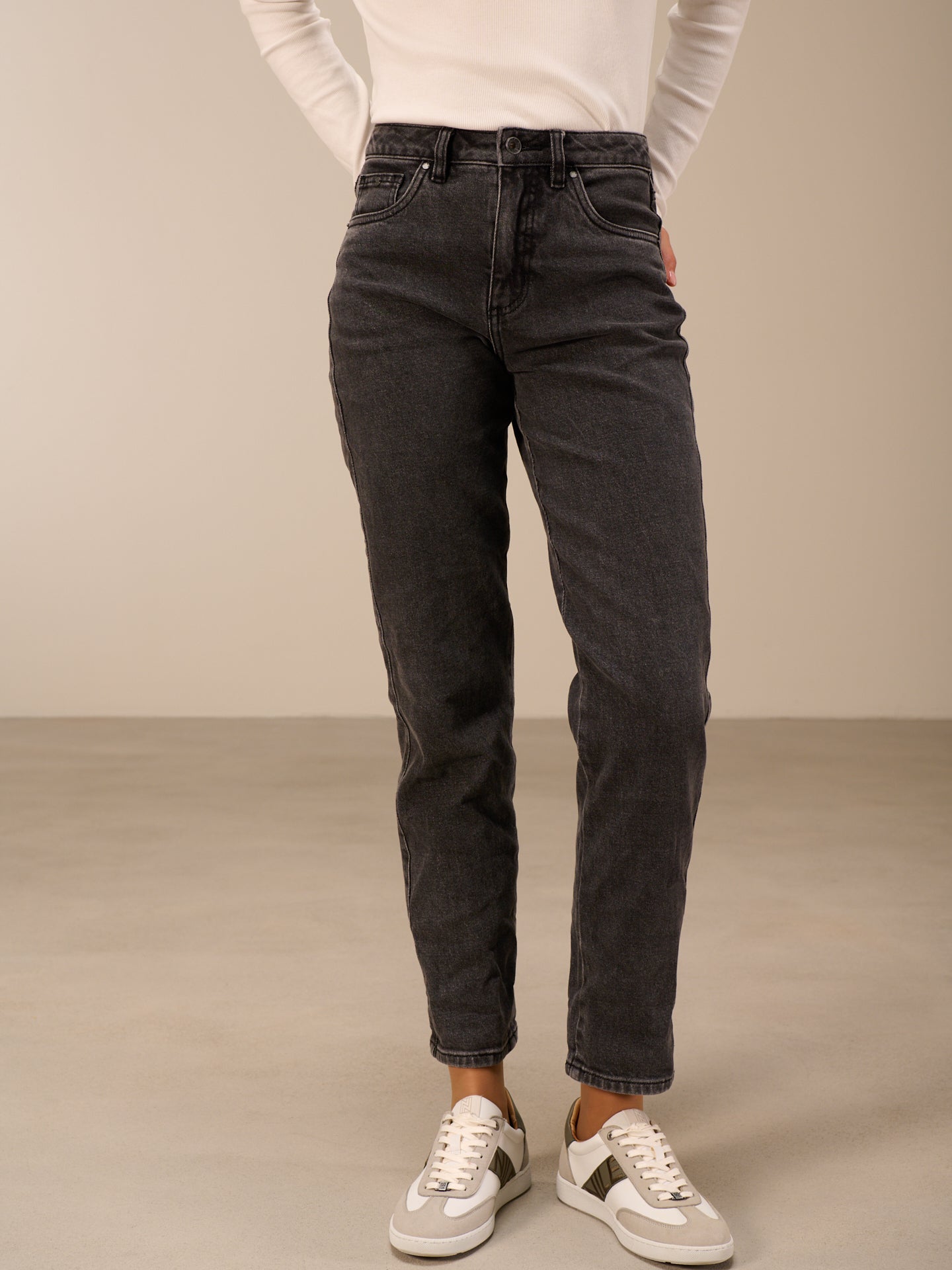 Loose jeans