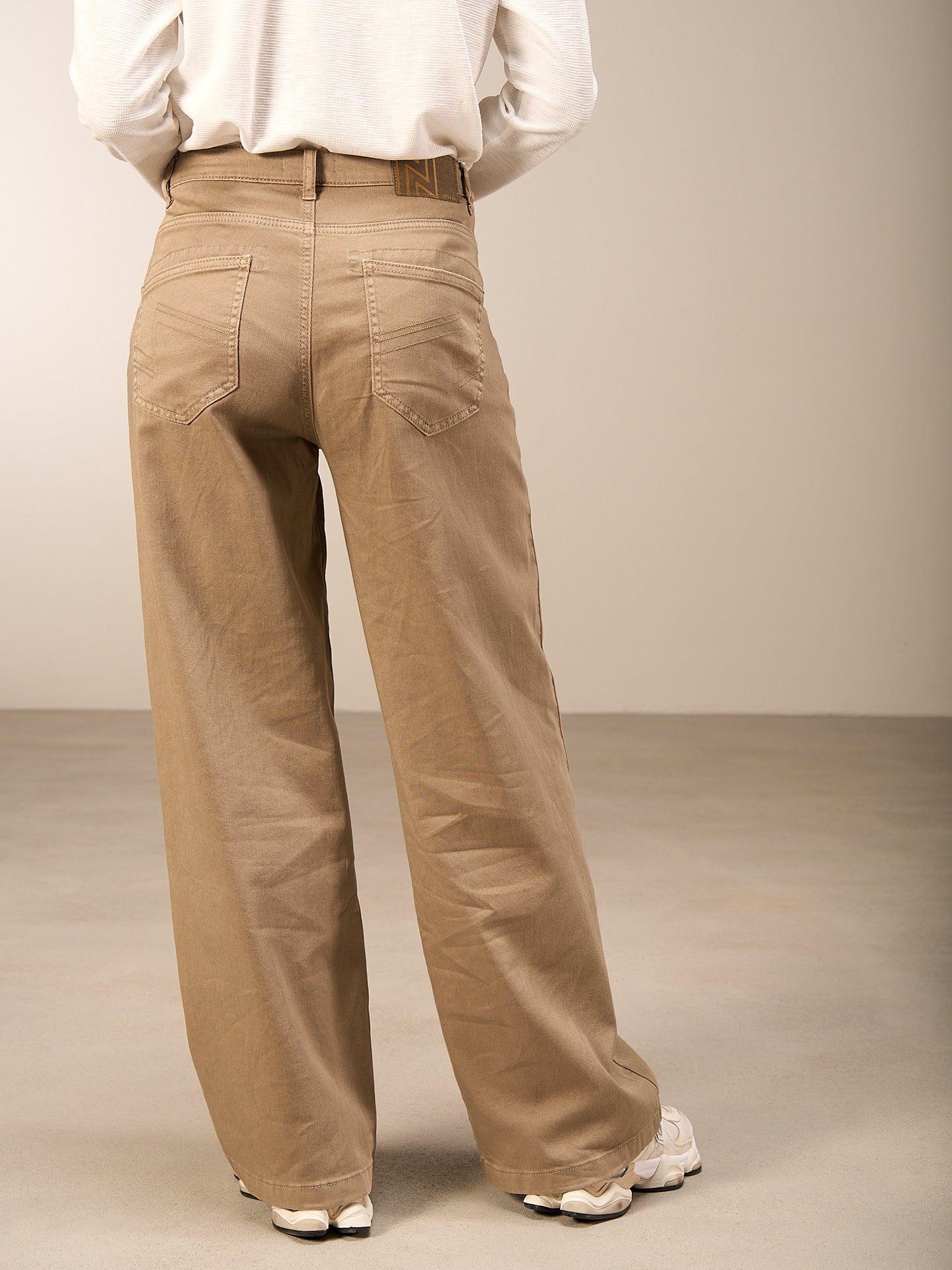 Wide-leg trousers