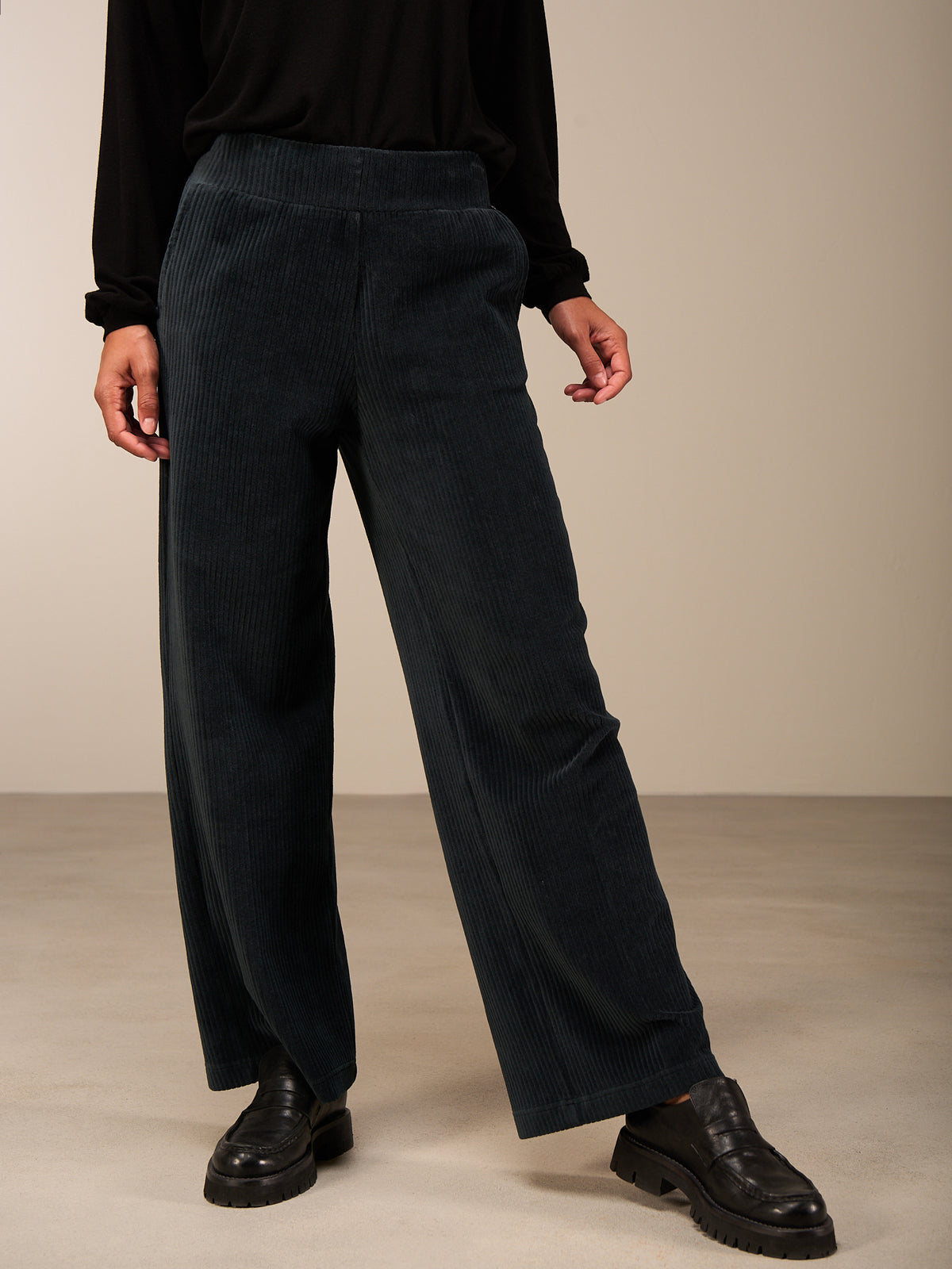 Wide-leg trousers