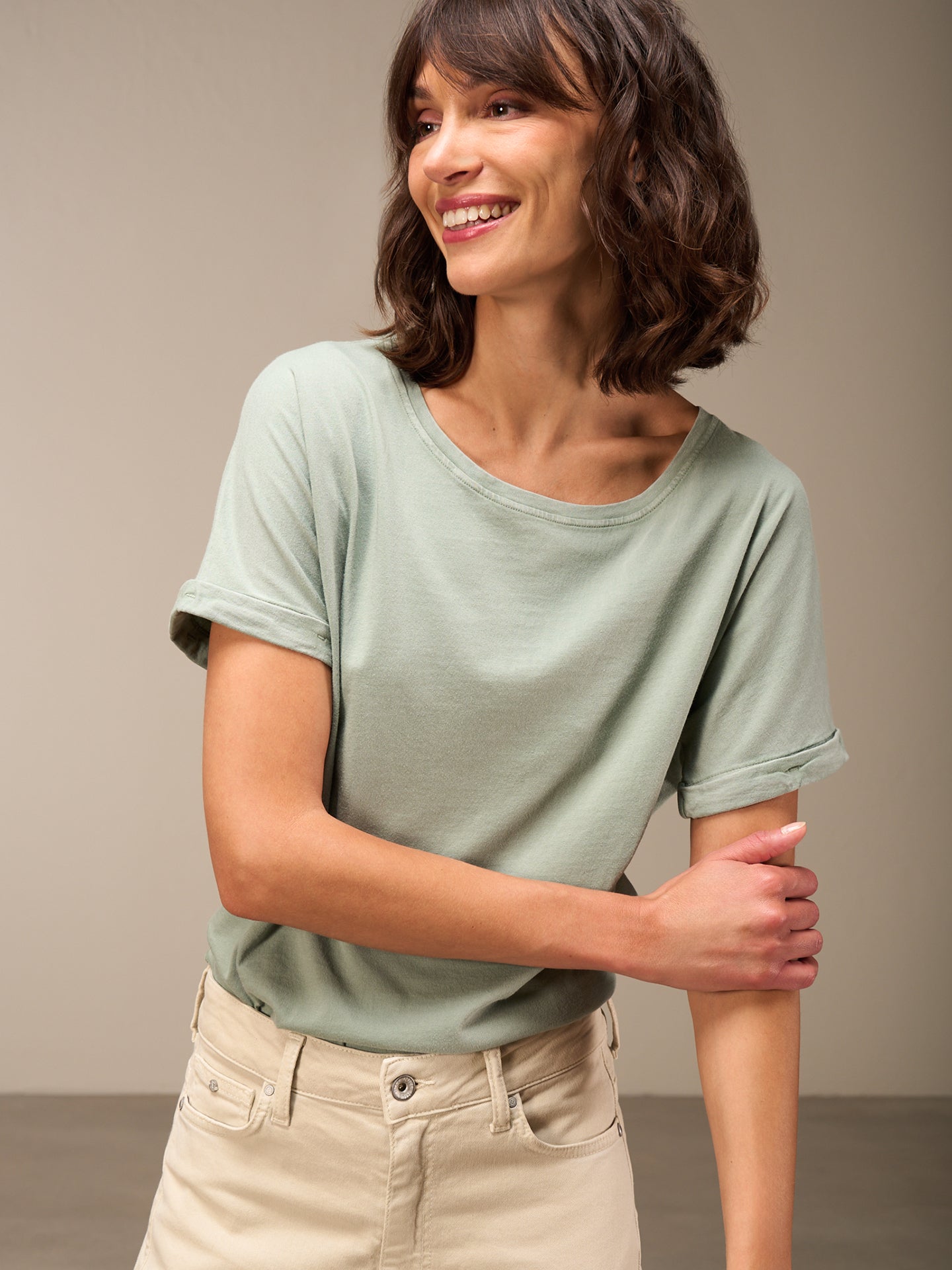 Shirt mit angeschnittenen Ärmeln