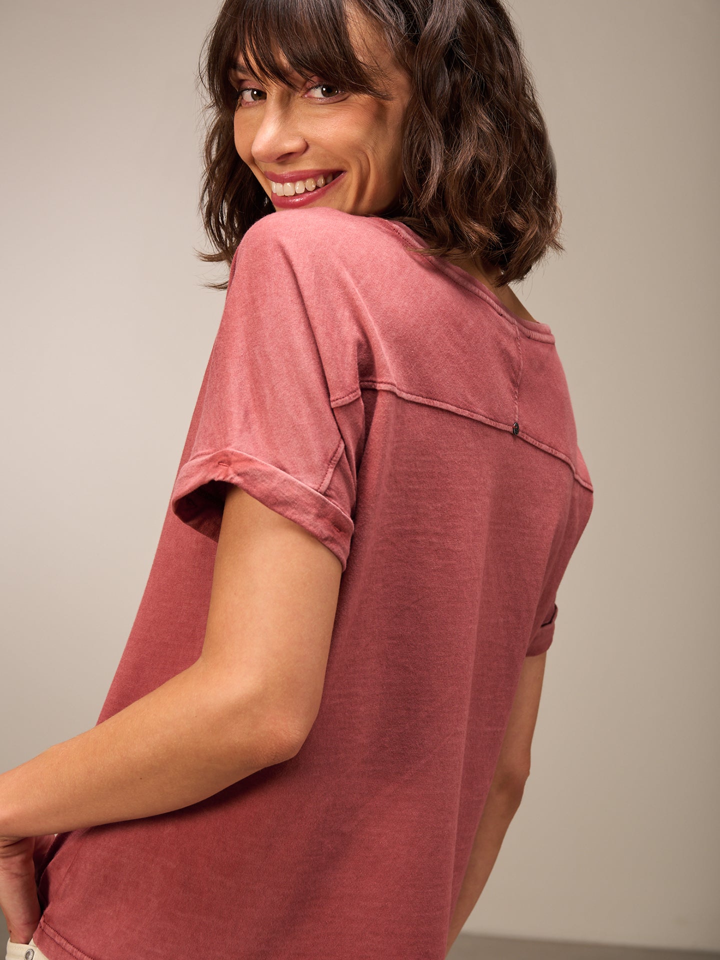 Shirt mit angeschnittenen Ärmeln