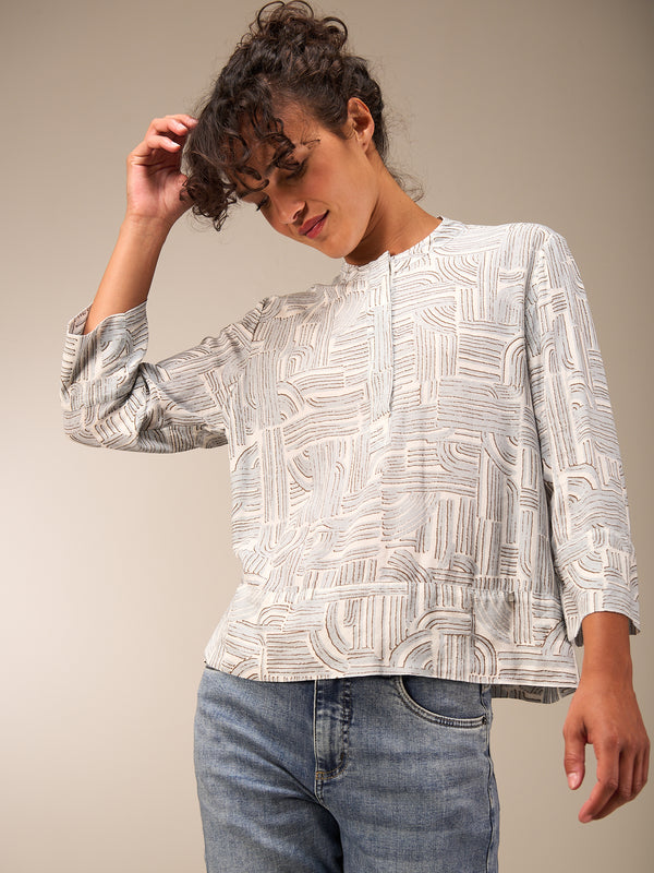 3/4-sleeved blouse
