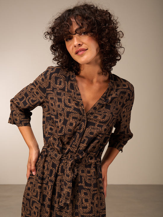 Kleid mit V-Ausschnitt