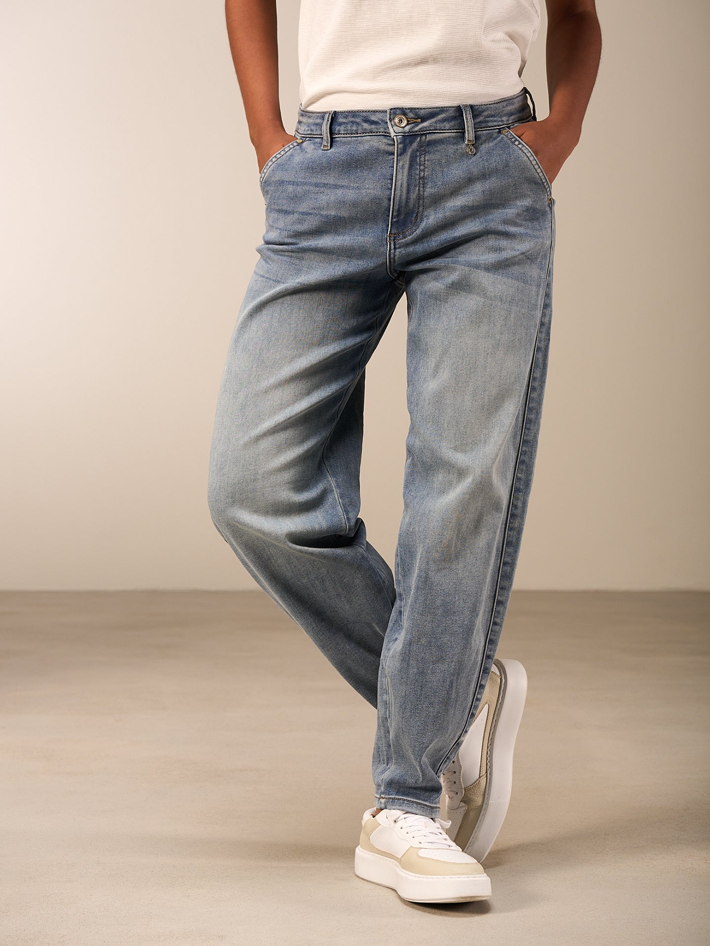 Barrel-leg jeans