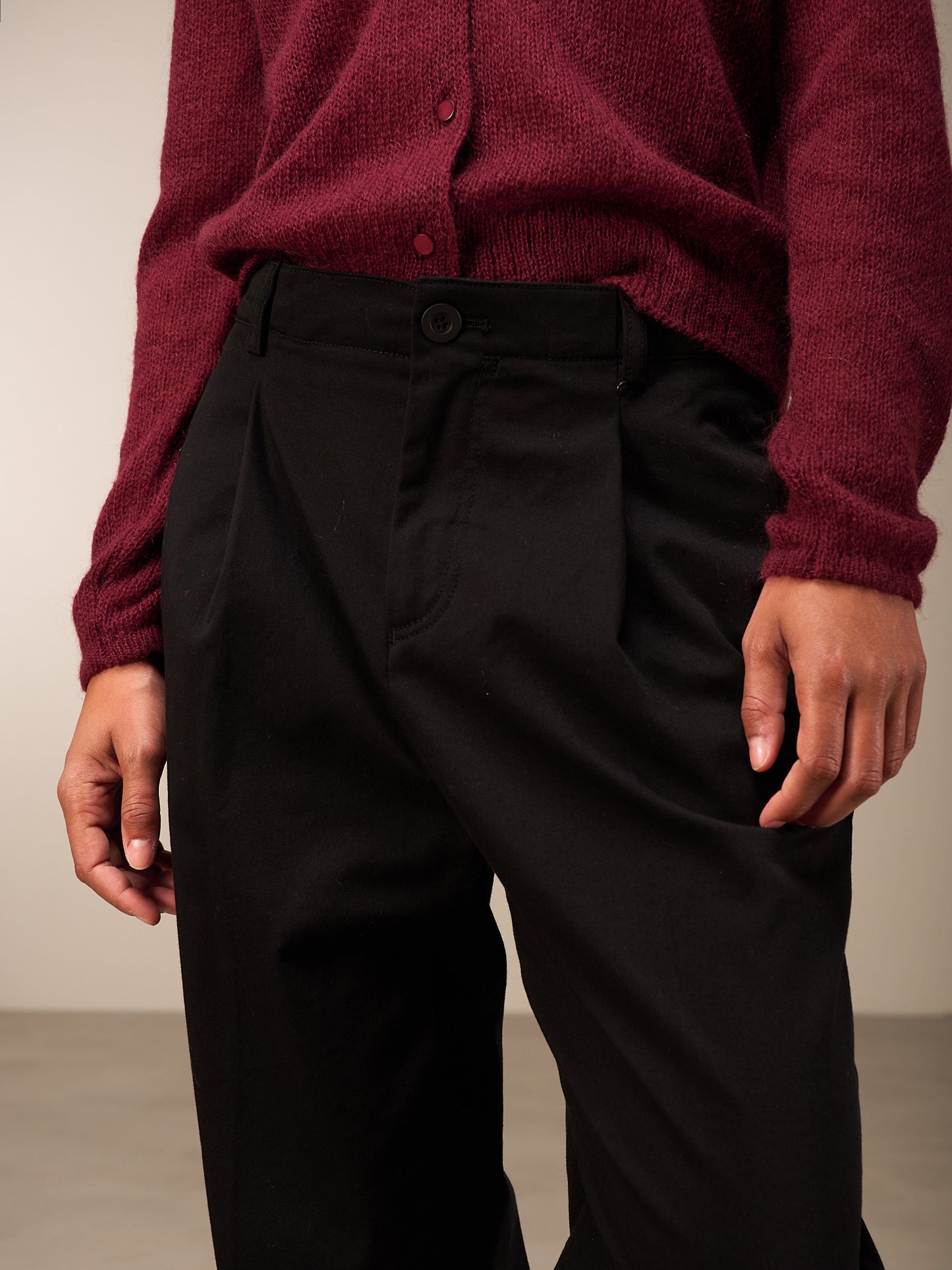 Barrel-leg trousers