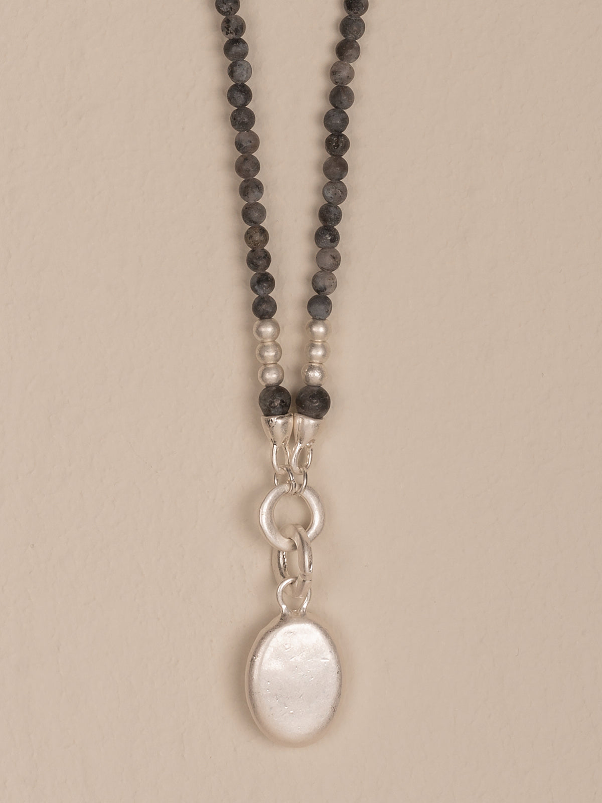 collier avec pendentif
