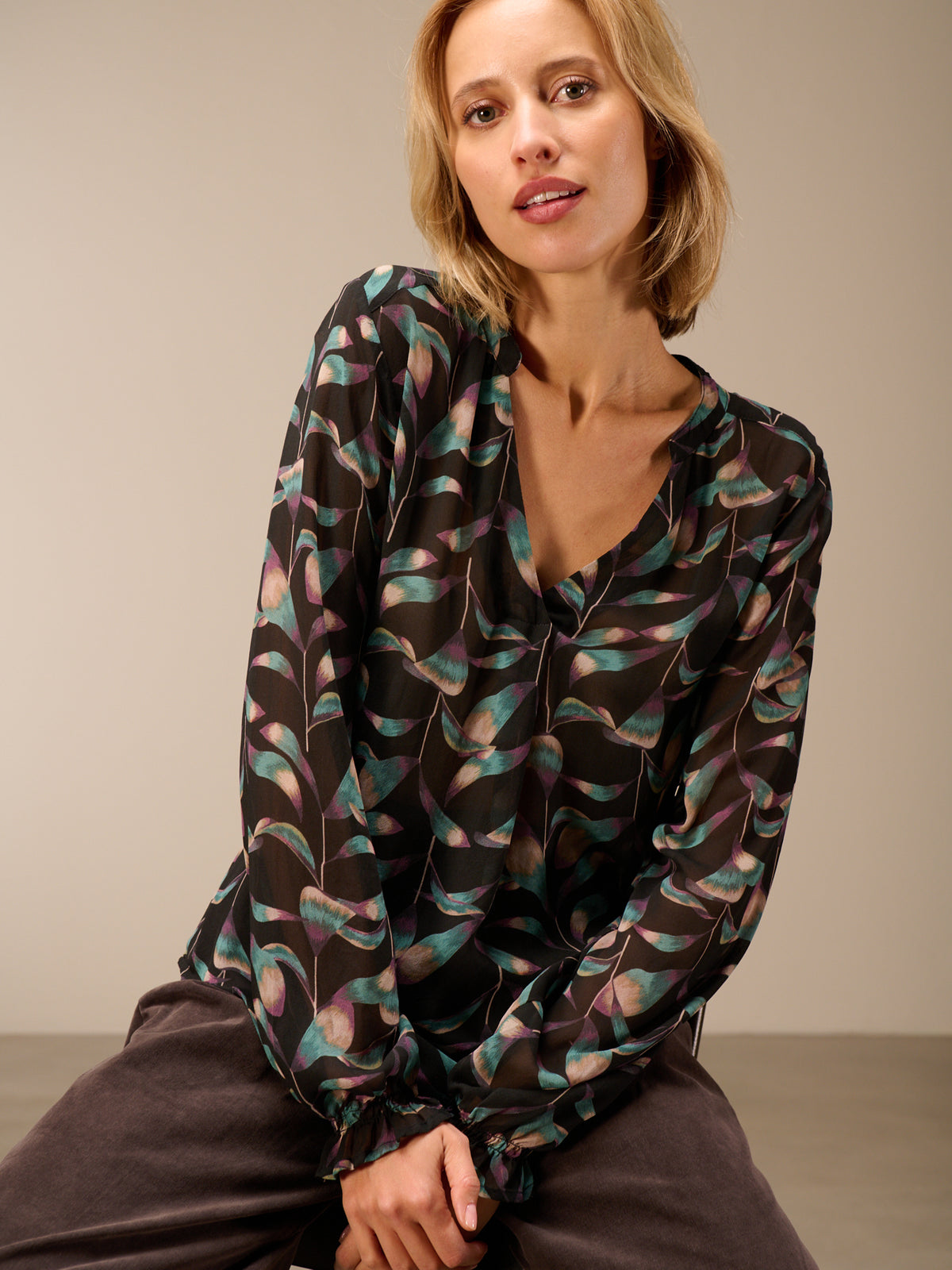 Blusa con scollo a V