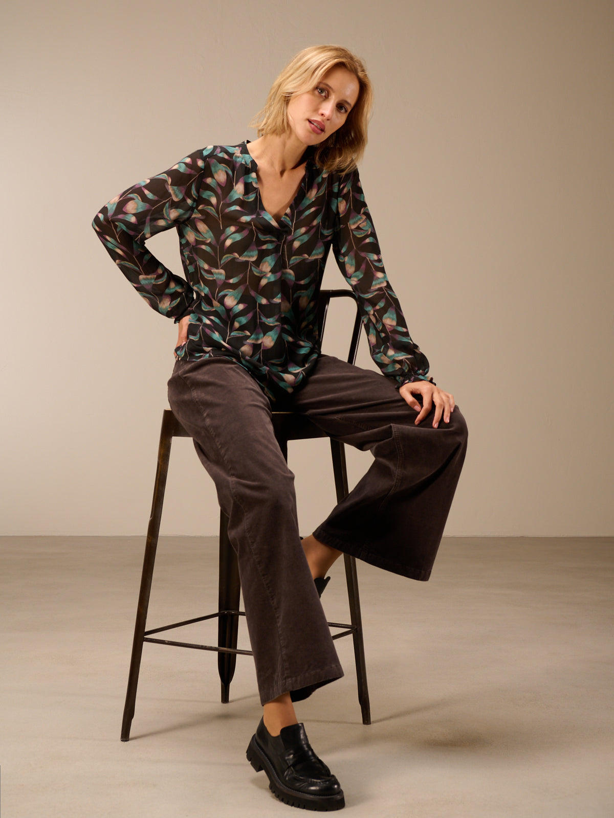 Blusa con scollo a V