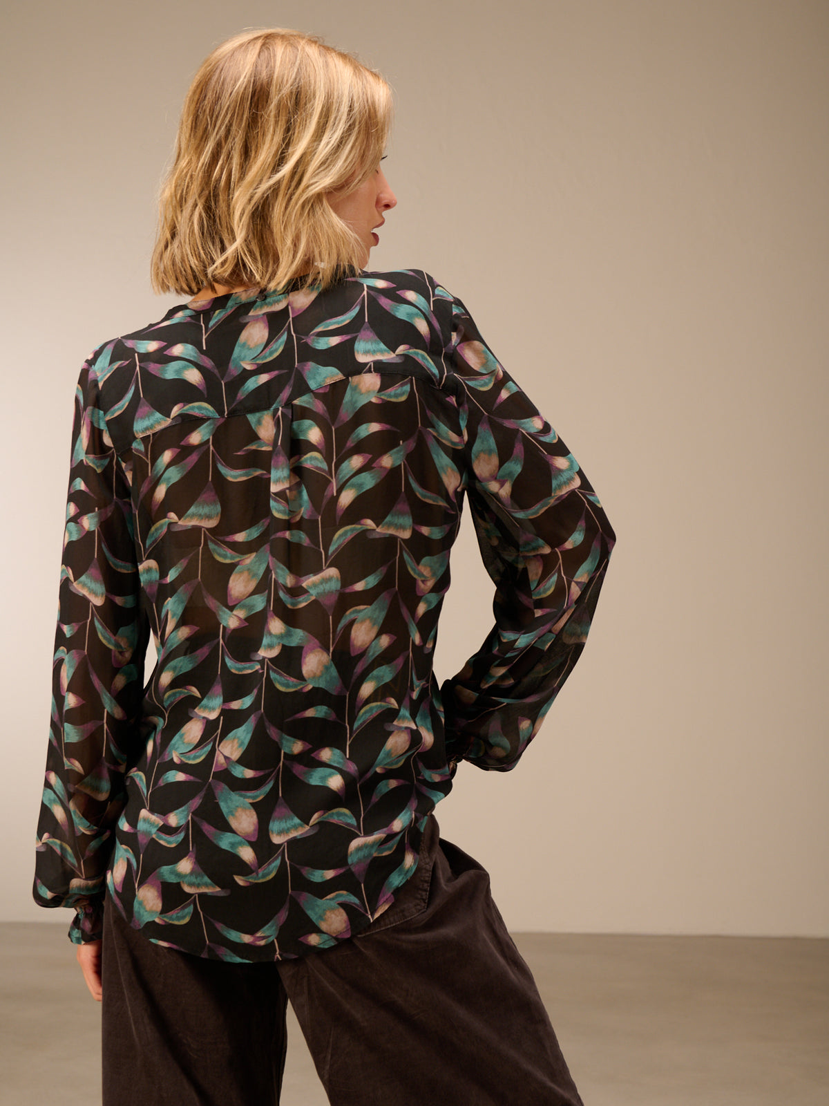 Blusa con scollo a V