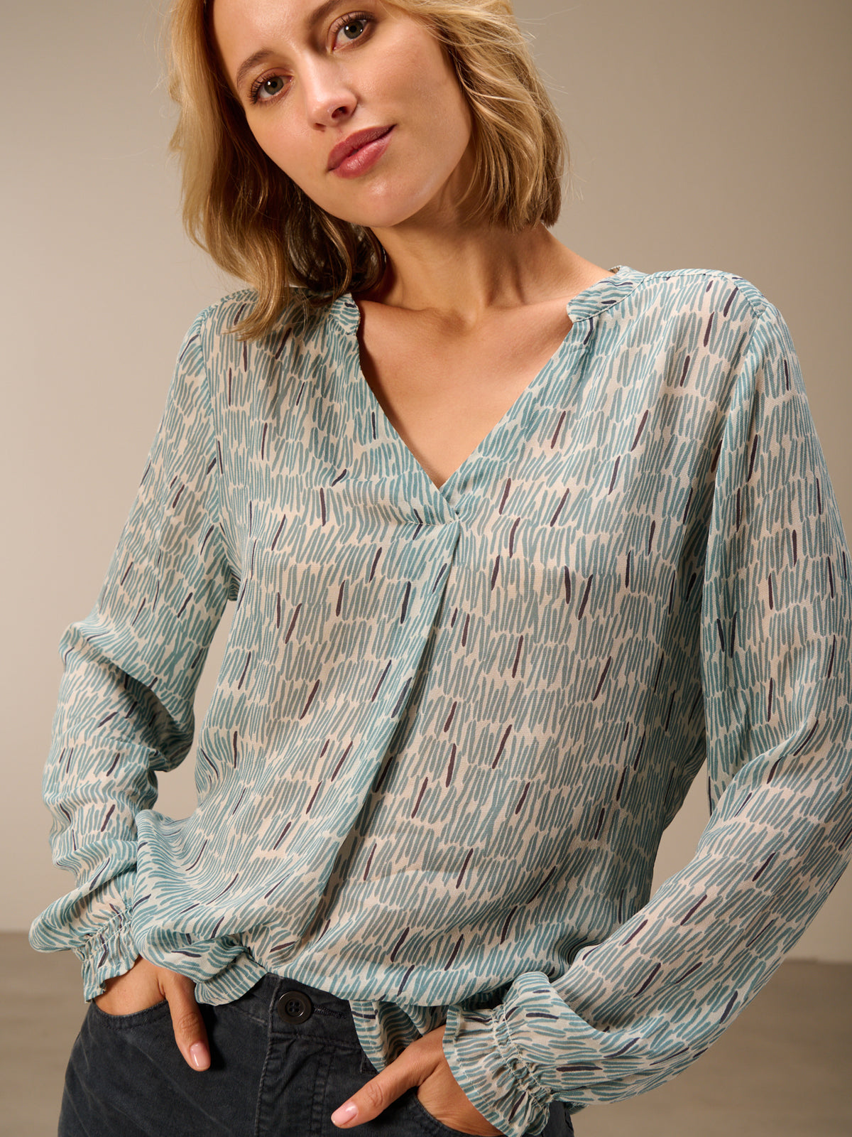 Blusa con scollo a V