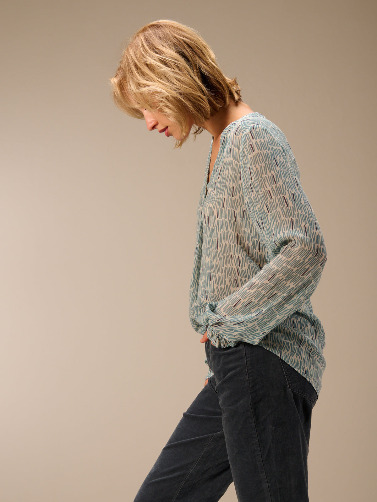 Blusa con scollo a V