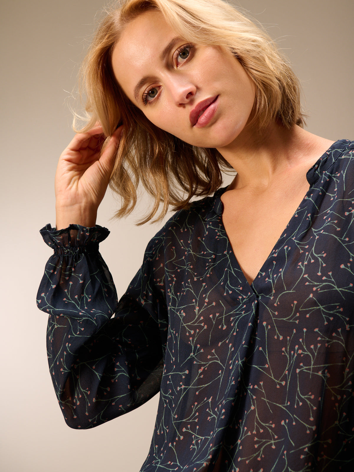 Blusa con scollo a V