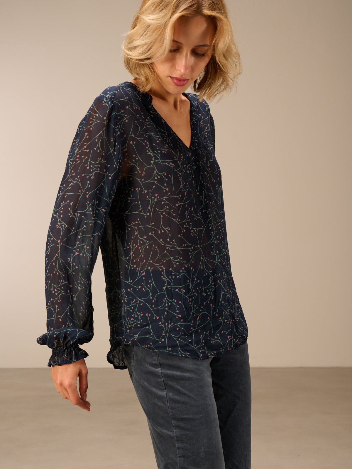 Blusa con scollo a V