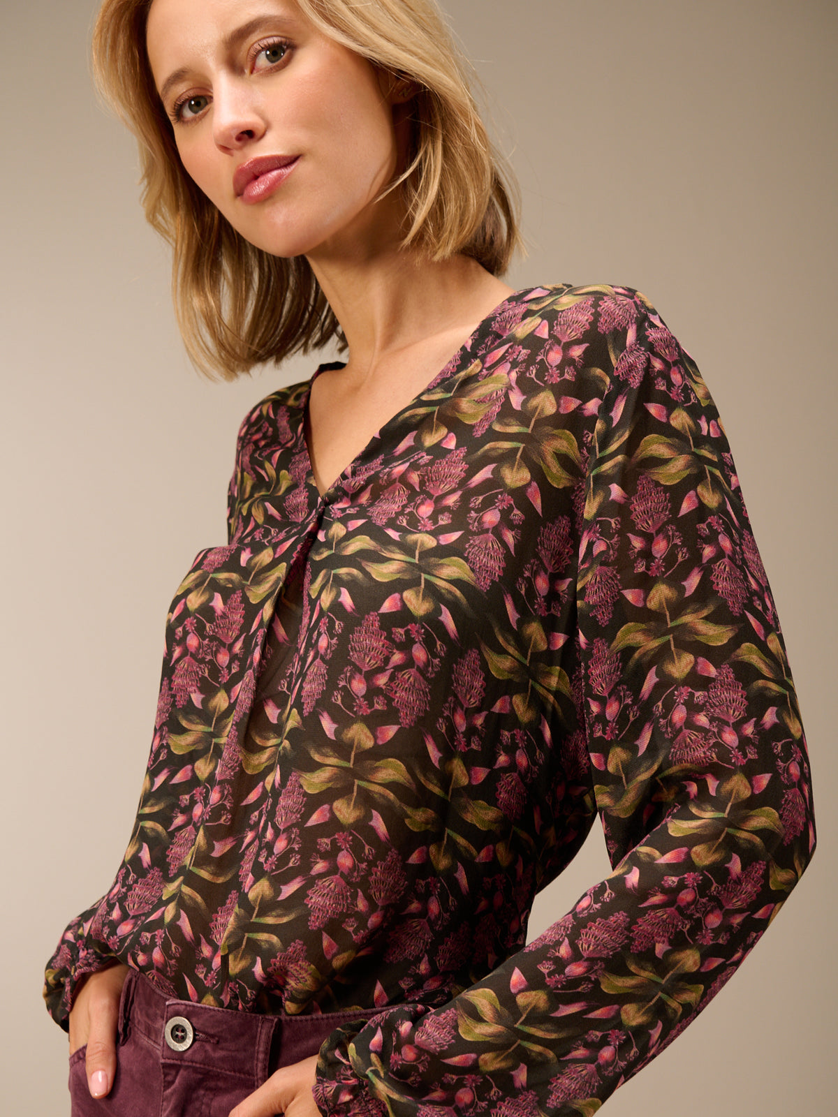 Blusa con scollo a V