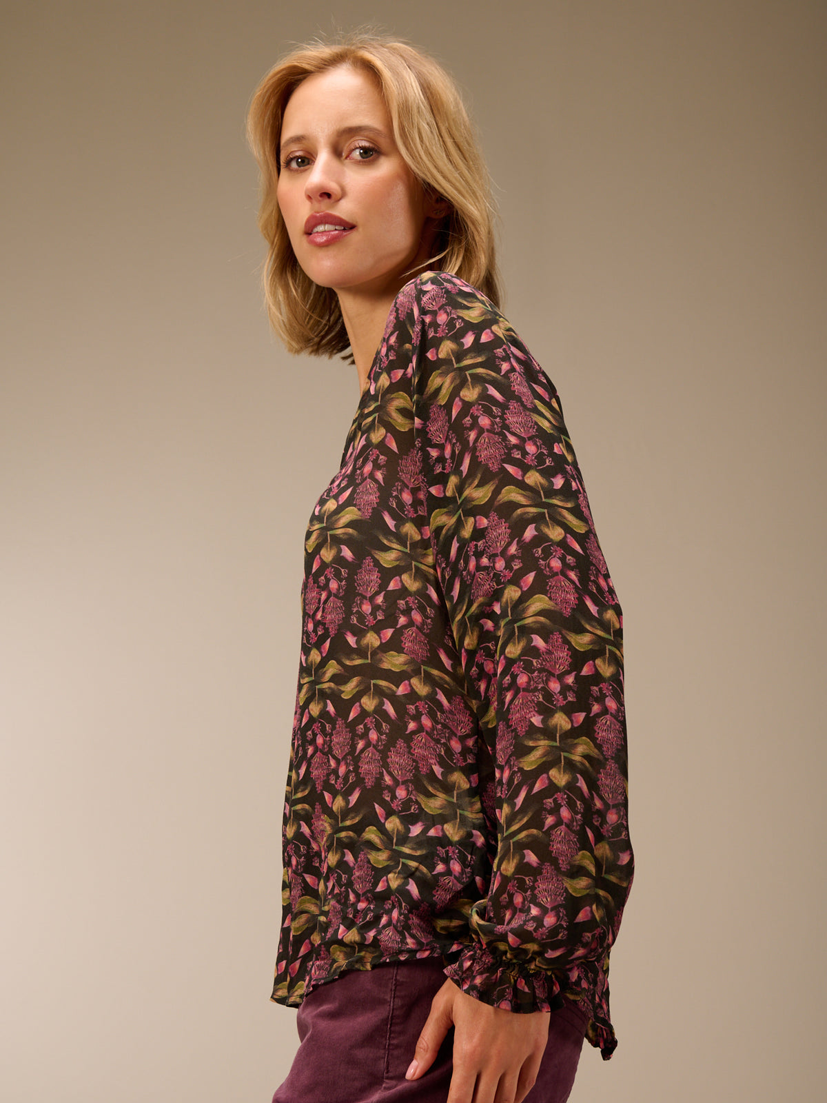 Blusa con scollo a V