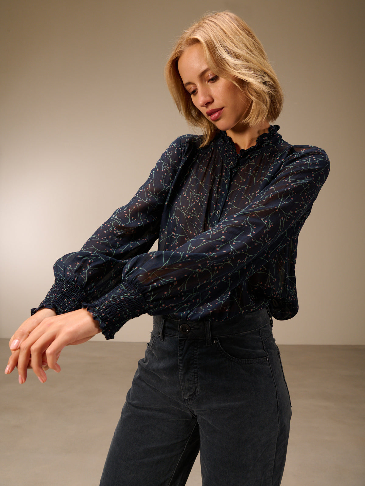 blouse avec détails à volants