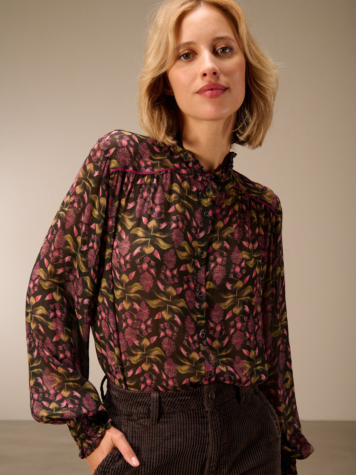 blouse avec détails à volants