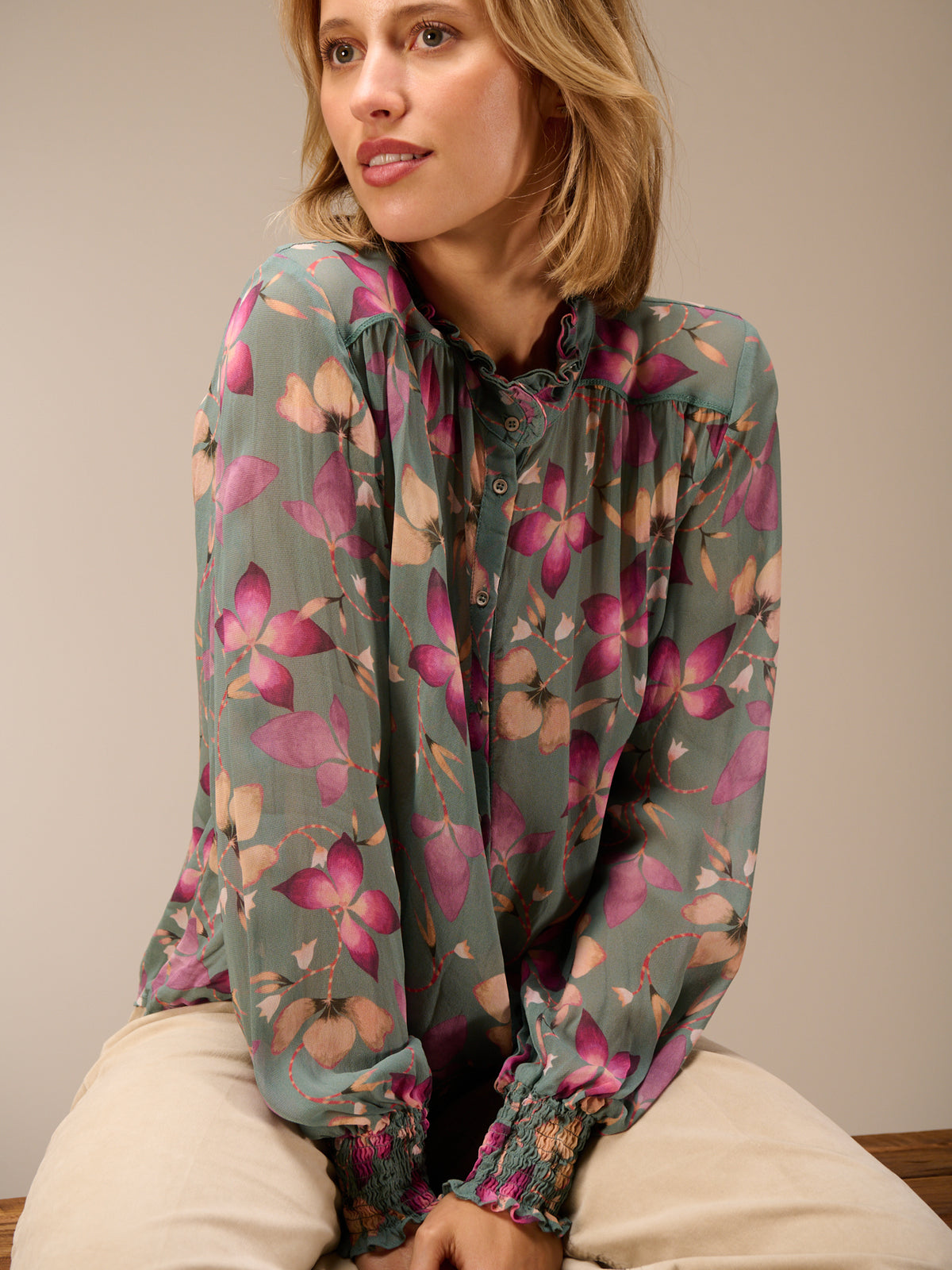 blouse avec détails à volants